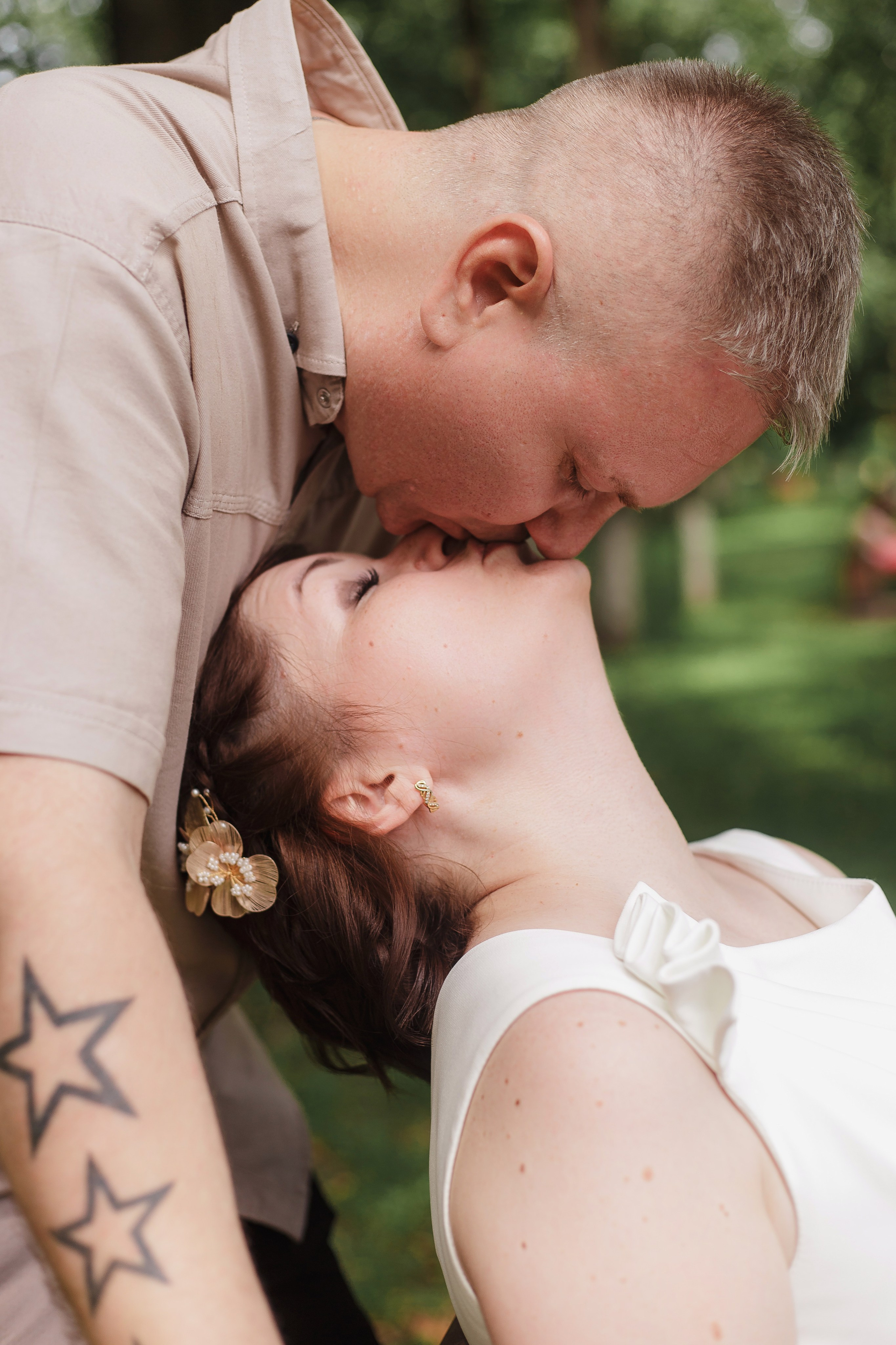 Свадебная фотосессия в природном уголке среди города. Главная