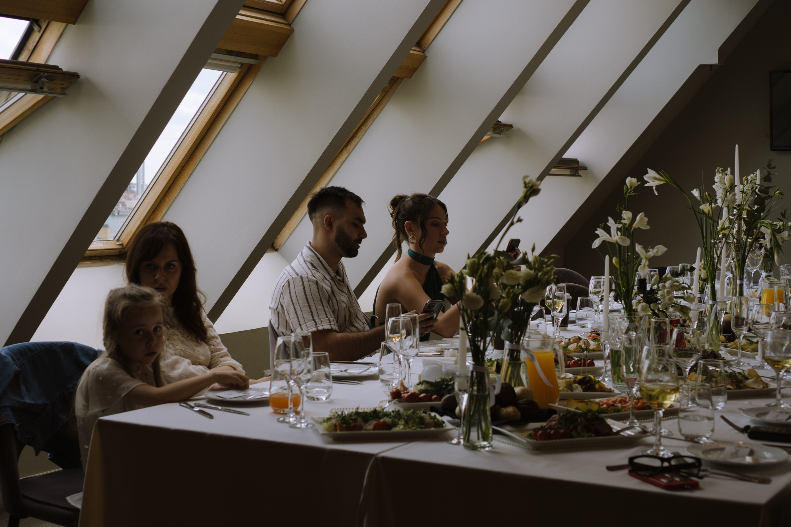 СВАДЕБНЫЙ БАНКЕТ НА ВЛАДИМИРСКОЙ В САНКТ-ПЕТЕРБУРГЕ (КАМЕРНАЯ СВАДЬБА). Профессиональный фотограф, Санкт-Петербург — Виктория Богомолова