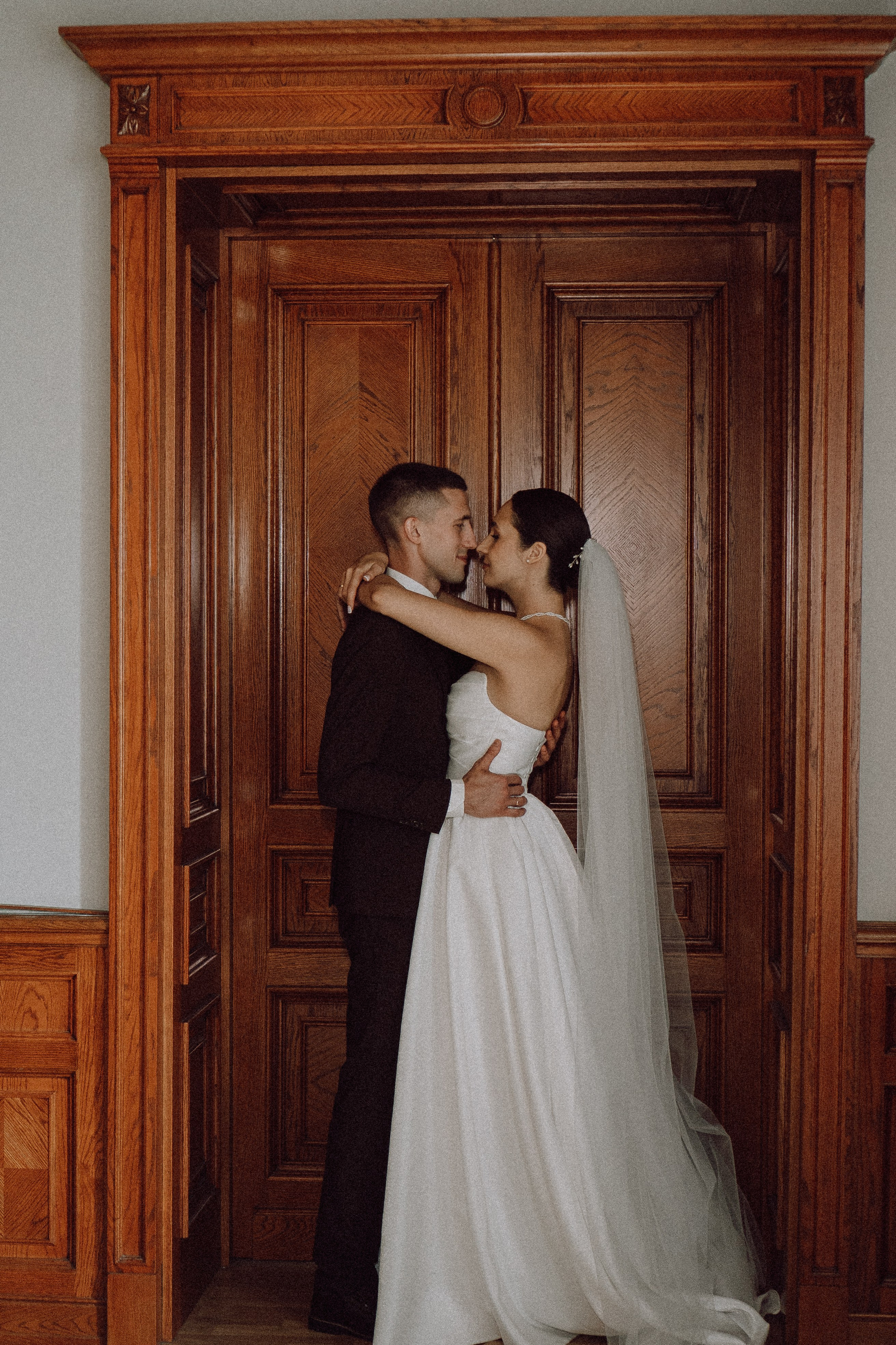 СВАДЕБНАЯ ПРОГУЛКА В САНТК-ПЕТЕРБУРГЕ (ИСАКИЕВСКИЙ СОБОР, ЗИМНЯЯ КАНАВКА, ЭРМИТАЖ И БОЛЬШАЯ МОРСКАЯ УЛИЦА). Профессиональный фотограф, Санкт-Петербург — Виктория Богомолова