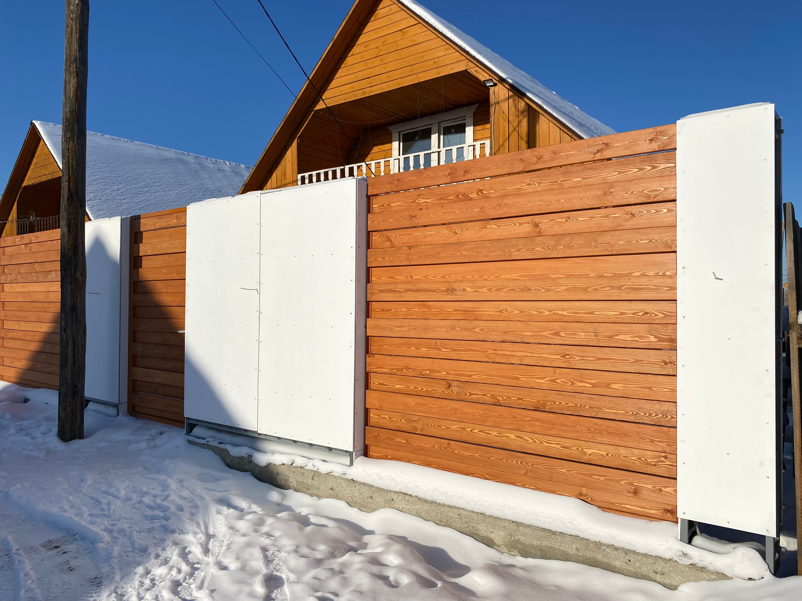 Заборы, откатные ворота, уличные ограждения. Мастерская металла и дерева Вячеслава Вдовина в Иркутске: Эксклюзивные изделия на заказ для вашего дома и бизнеса