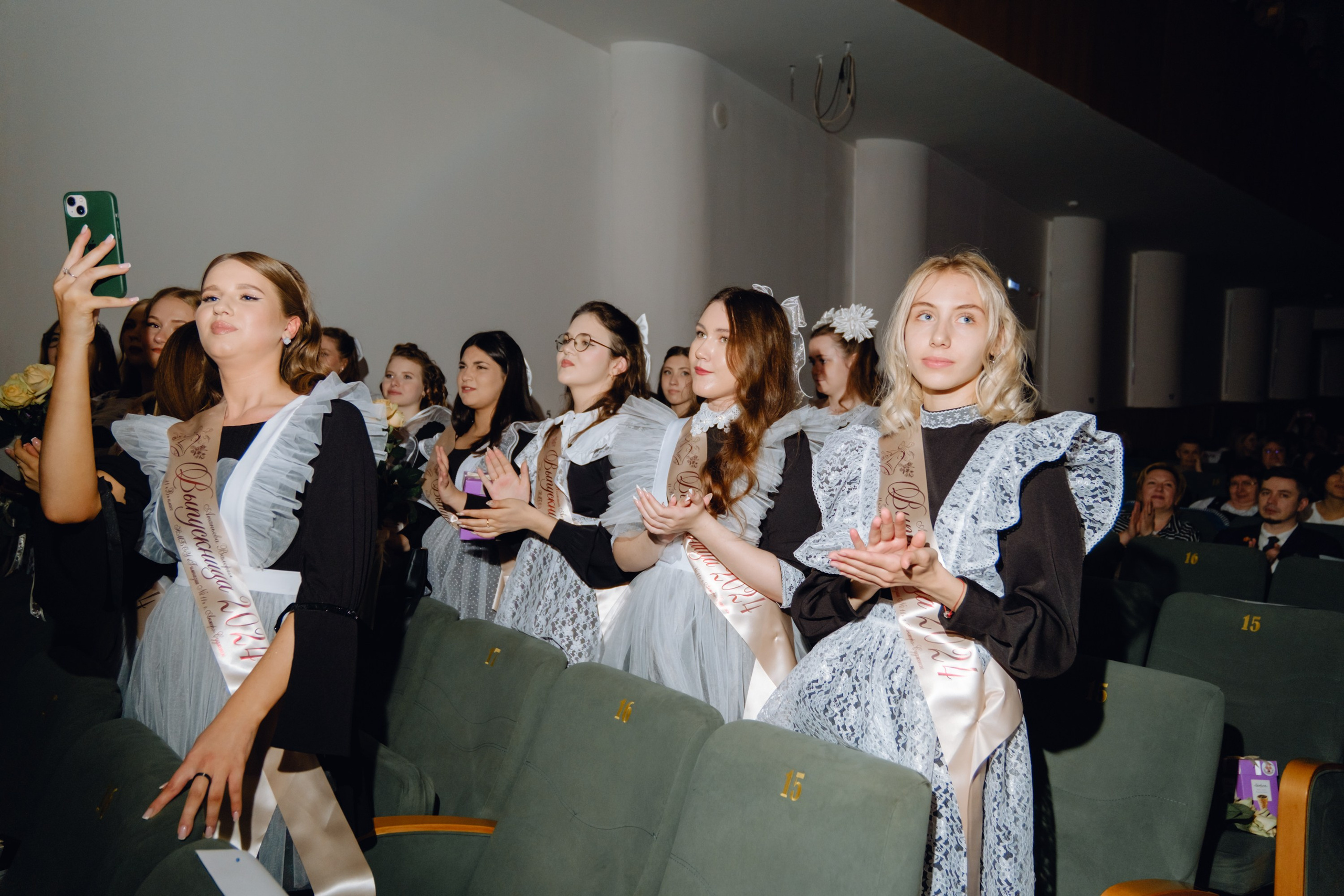 Последний звонок 11 класс. Фотограф Софья Володкина