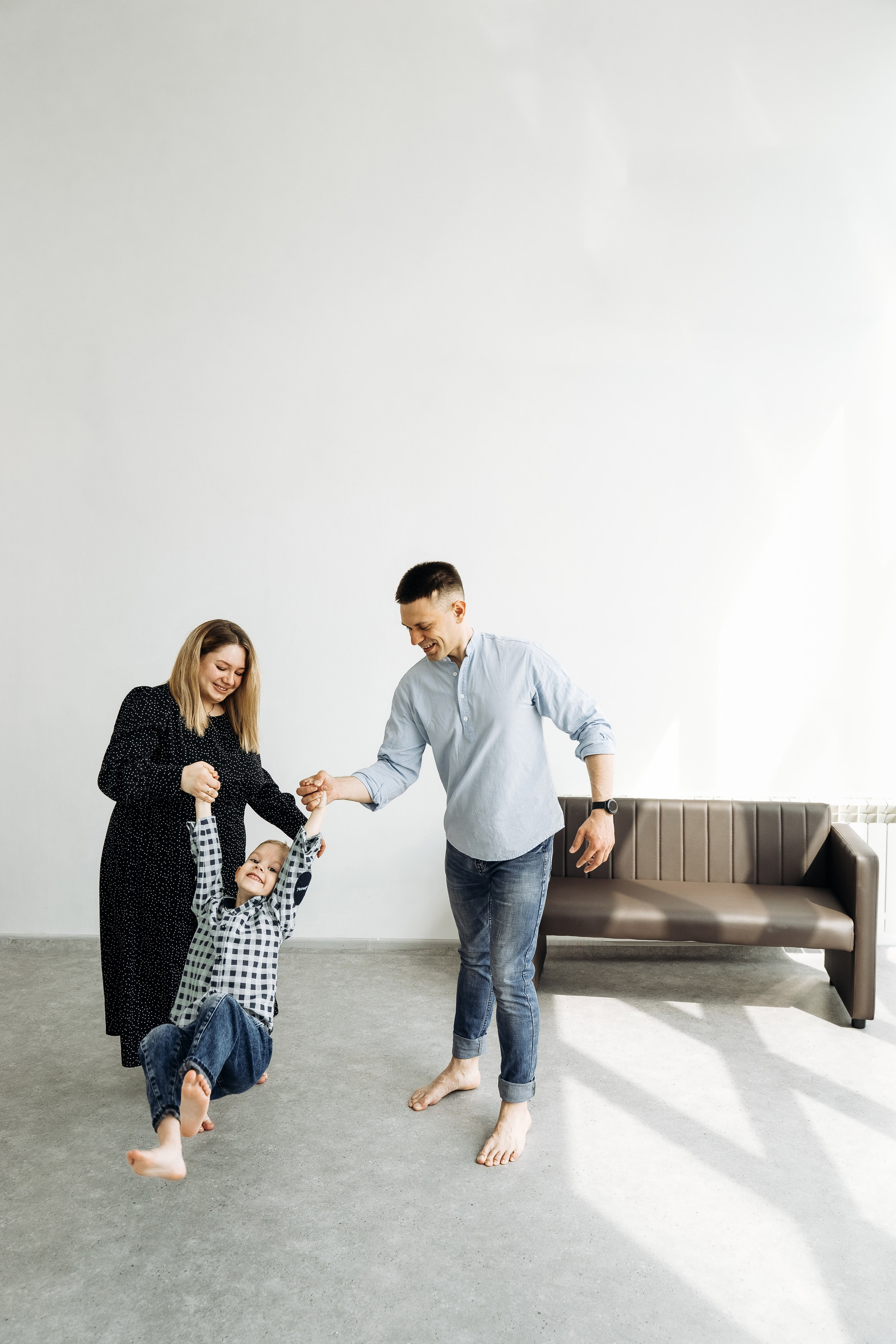 Вдвоём хорошо, но втроём. Моменты и истории о вас настоящих