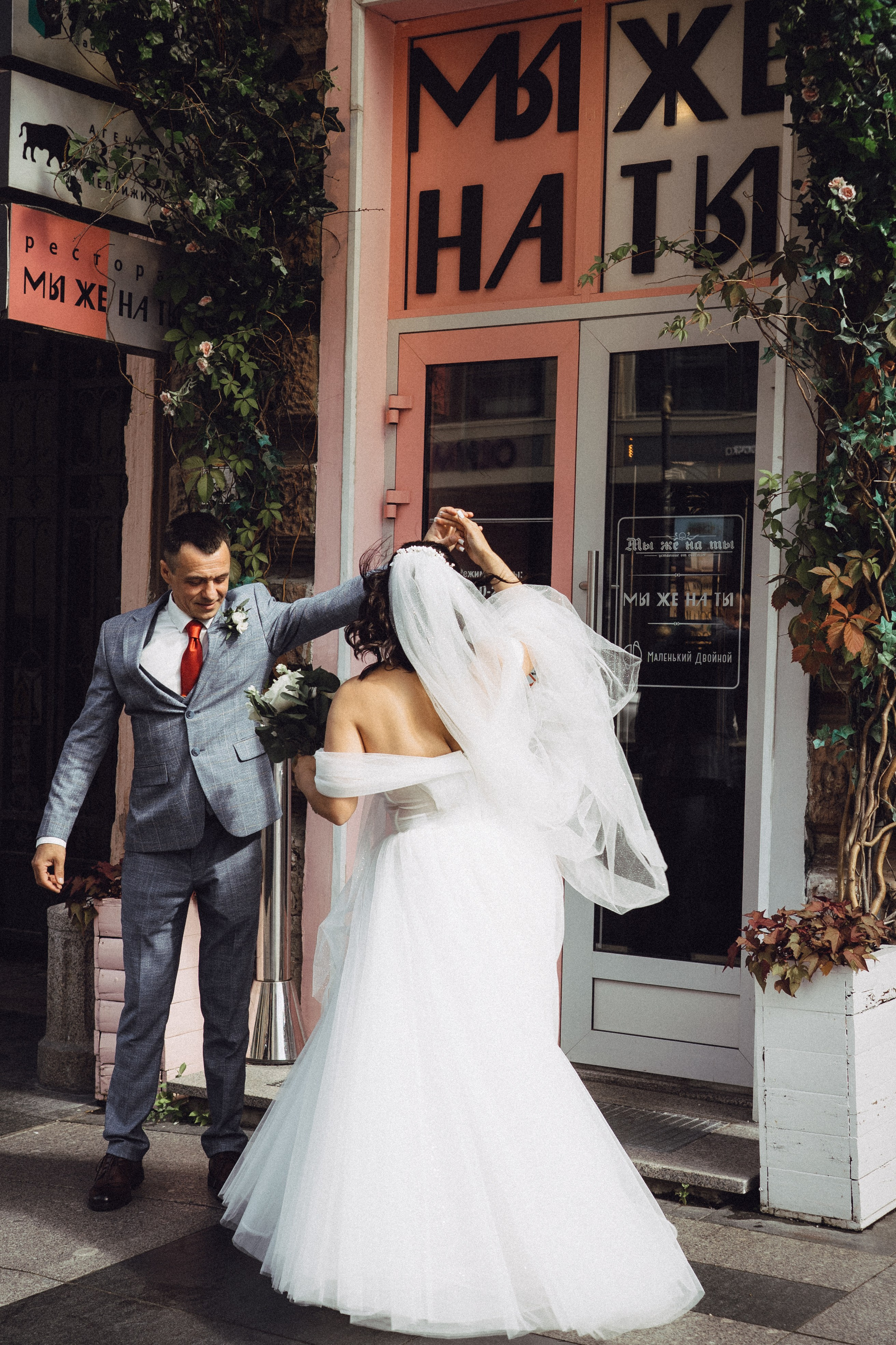 СВАДЕБНАЯ ПРОГУЛКА РЕСТОРАН МЫ ЖЕ НА ТЫ И ФОТОСЕССИИЯ С АВТОМОБИЛЕМ. Профессиональный фотограф, Санкт-Петербург — Виктория Богомолова