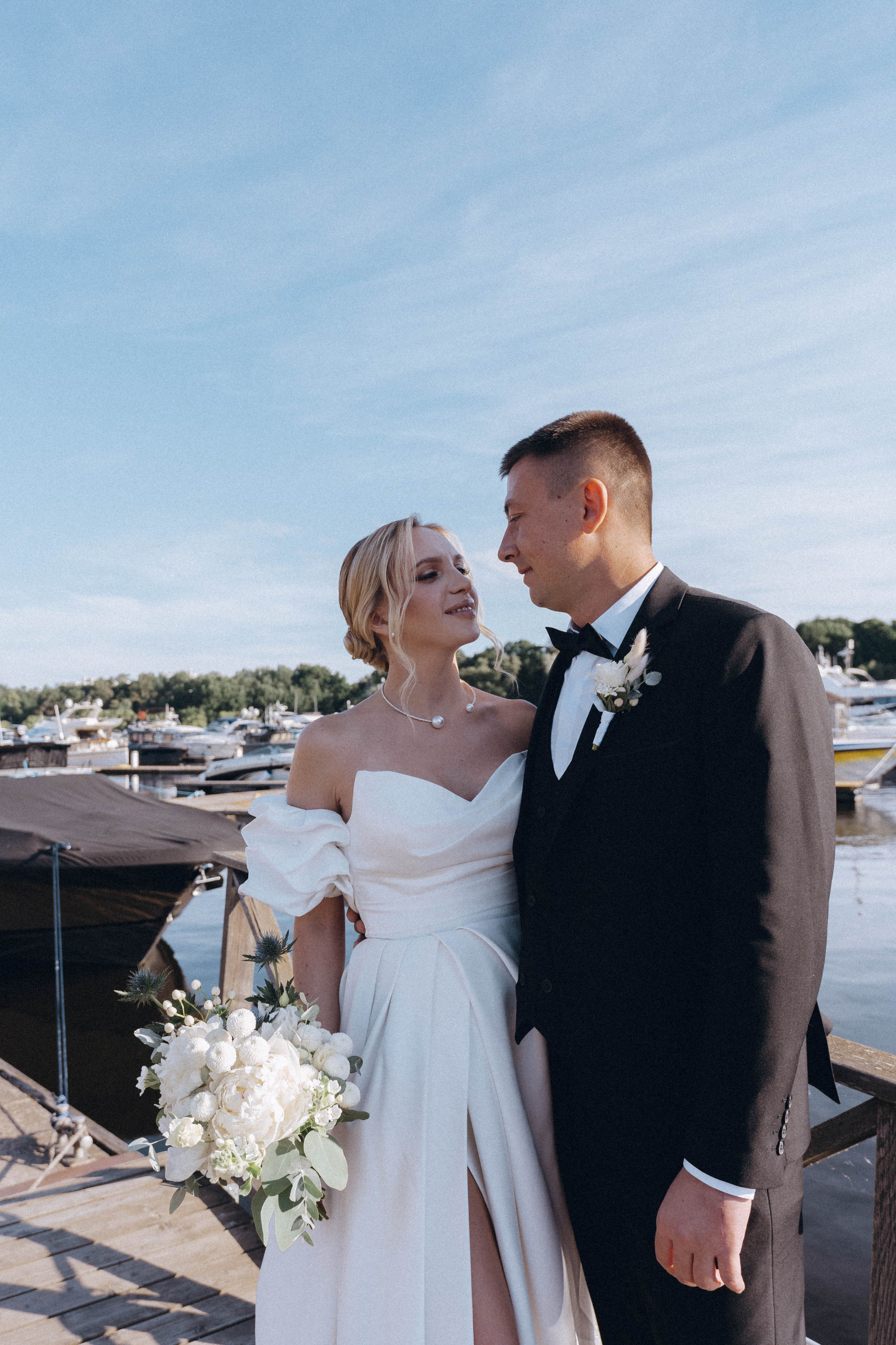 СВАДЕНБНАЯ СЬЕМКА НА КАТЕРЕ ПО КАНАЛАМ САНКТ-ПЕТЕРБУРГА И В АКВАТОРИИ НЕВЫ. Профессиональный фотограф, Санкт-Петербург — Виктория Богомолова