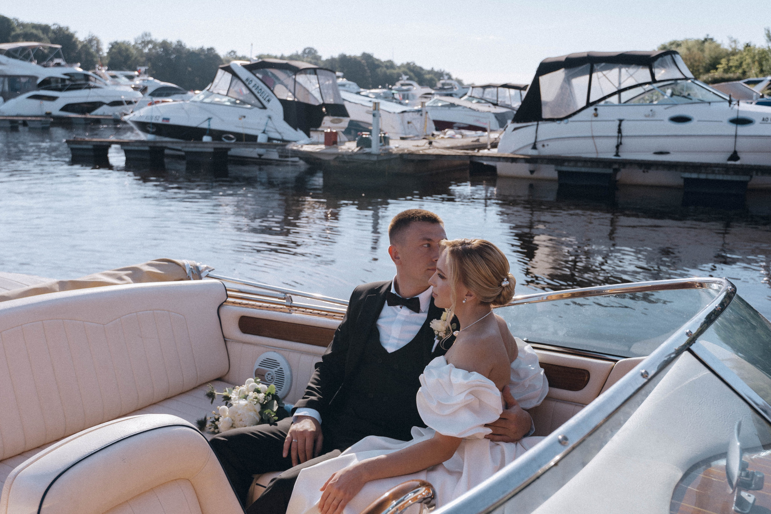 СВАДЕНБНАЯ СЬЕМКА НА КАТЕРЕ ПО КАНАЛАМ САНКТ-ПЕТЕРБУРГА И В АКВАТОРИИ НЕВЫ. Профессиональный фотограф, Санкт-Петербург — Виктория Богомолова