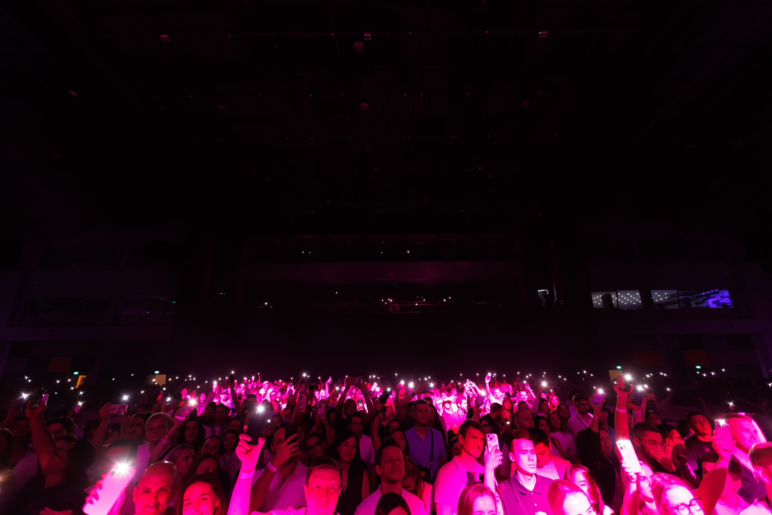 Concert Photography in Dubai — Anton Belyaev Live Performance. Evgen Yatsenko — Photographer in Dubai