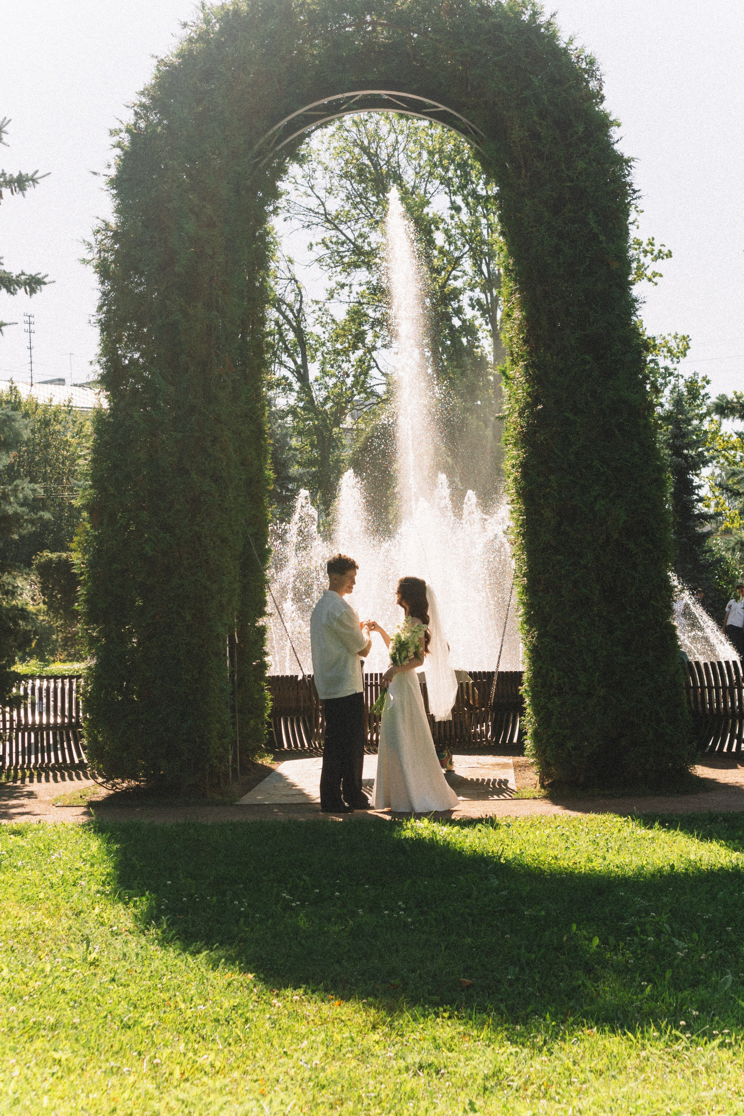 СВАДЕБНАЯ СЬЕМКА В ПЕТЕРГОФЕ И СЬЕМКА РЕПОРТАЖА В ЗАГСЕ ПЕТЕРГОФА. Профессиональный фотограф, Санкт-Петербург — Виктория Богомолова
