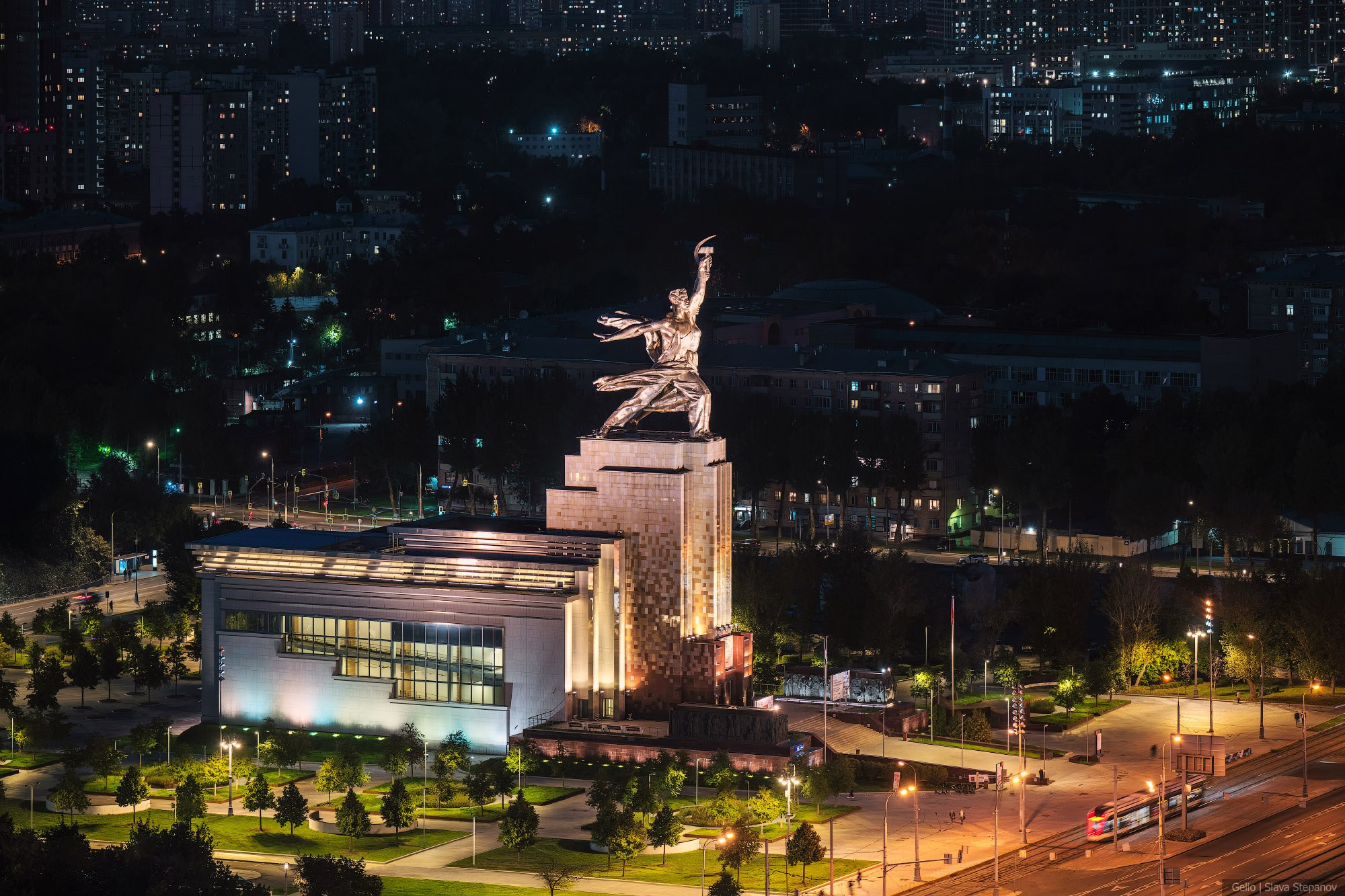 Рабочий и колхозница 