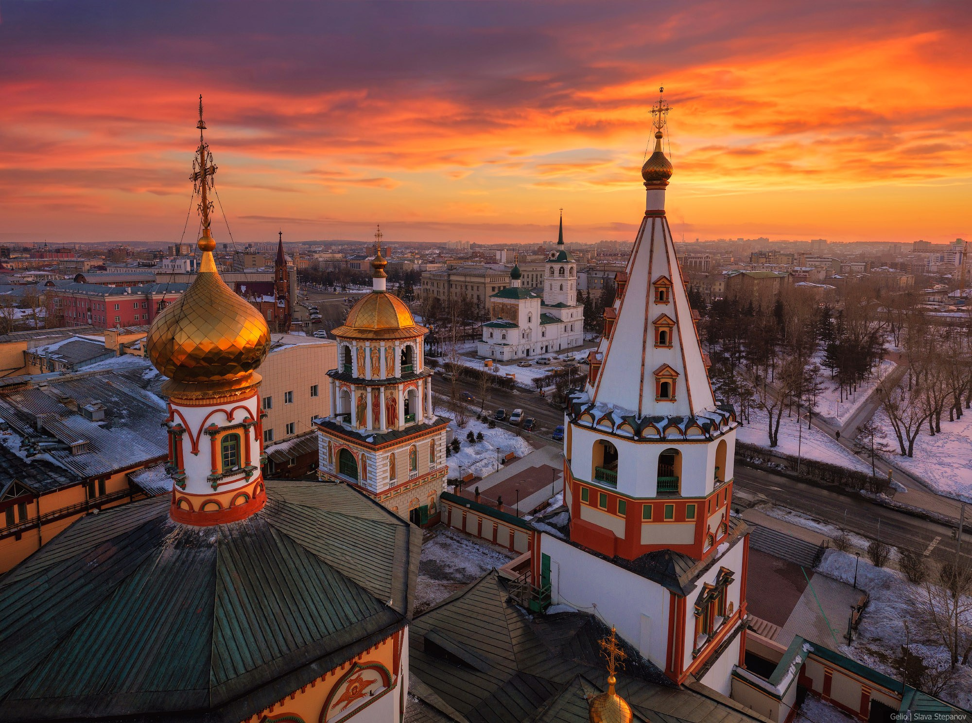 Иркутск на красивом закате с высоты 