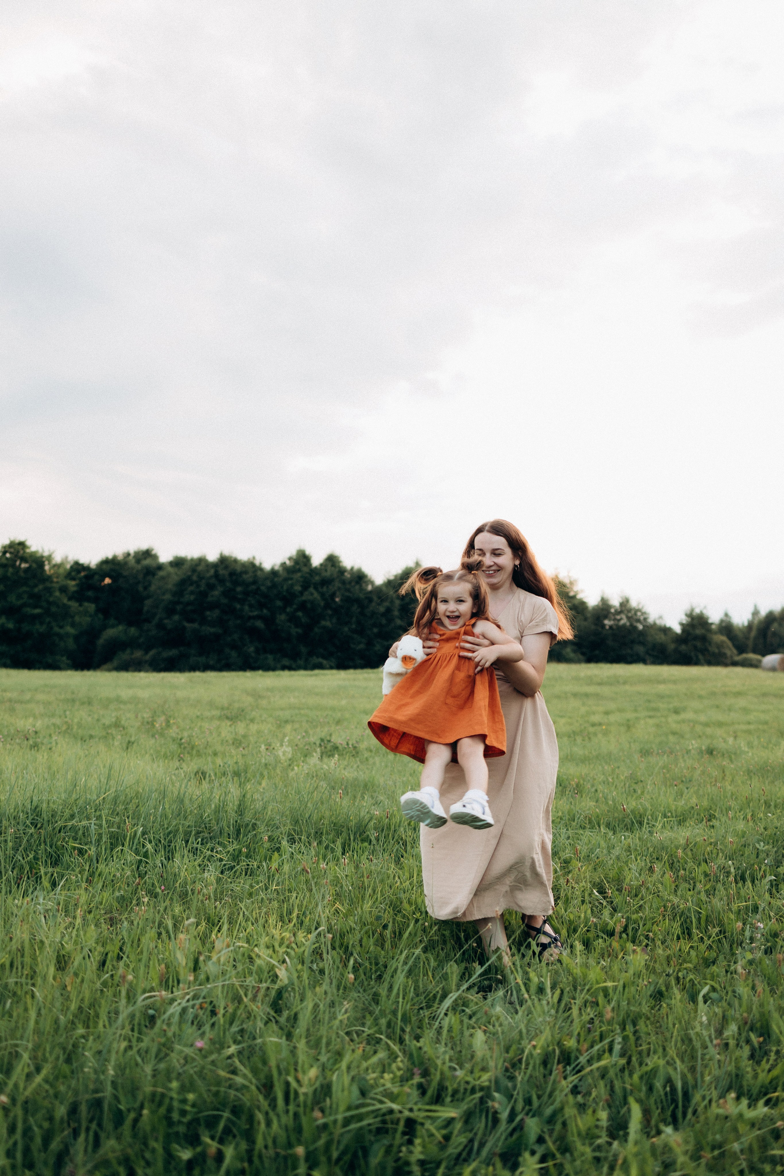 Катя и малышка Аня. Фотограф Елена Рябцева