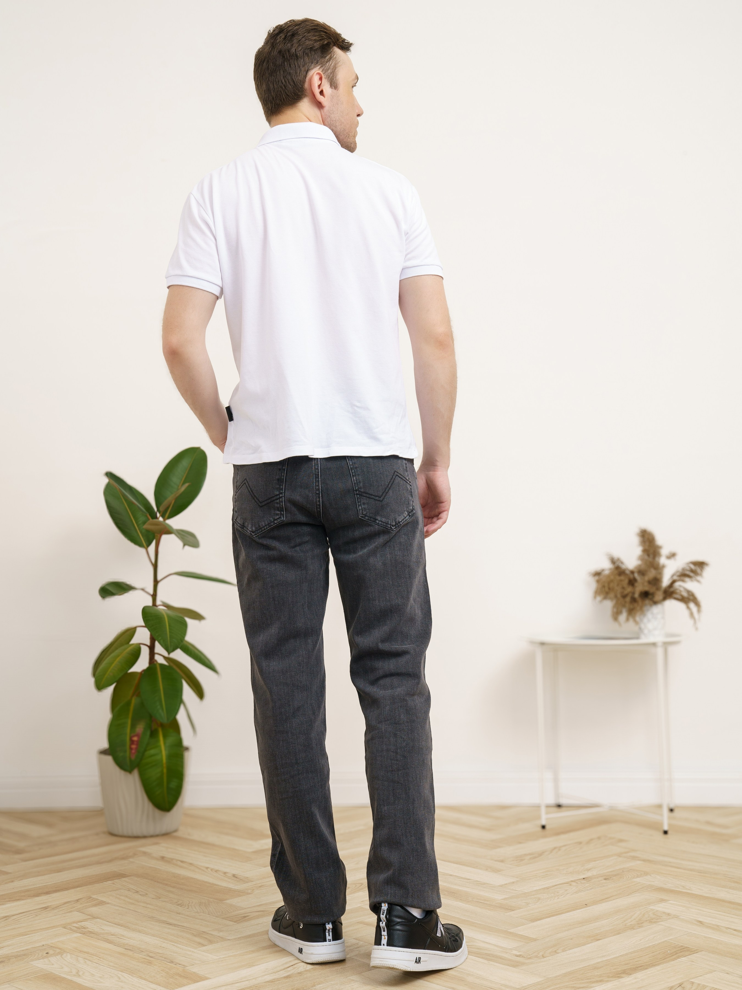 Джинсы, модель Алексей. KED Production — продакшн из СПб. Создаём фото, видео и контент, который помогает брендам и селлерам продавать больше