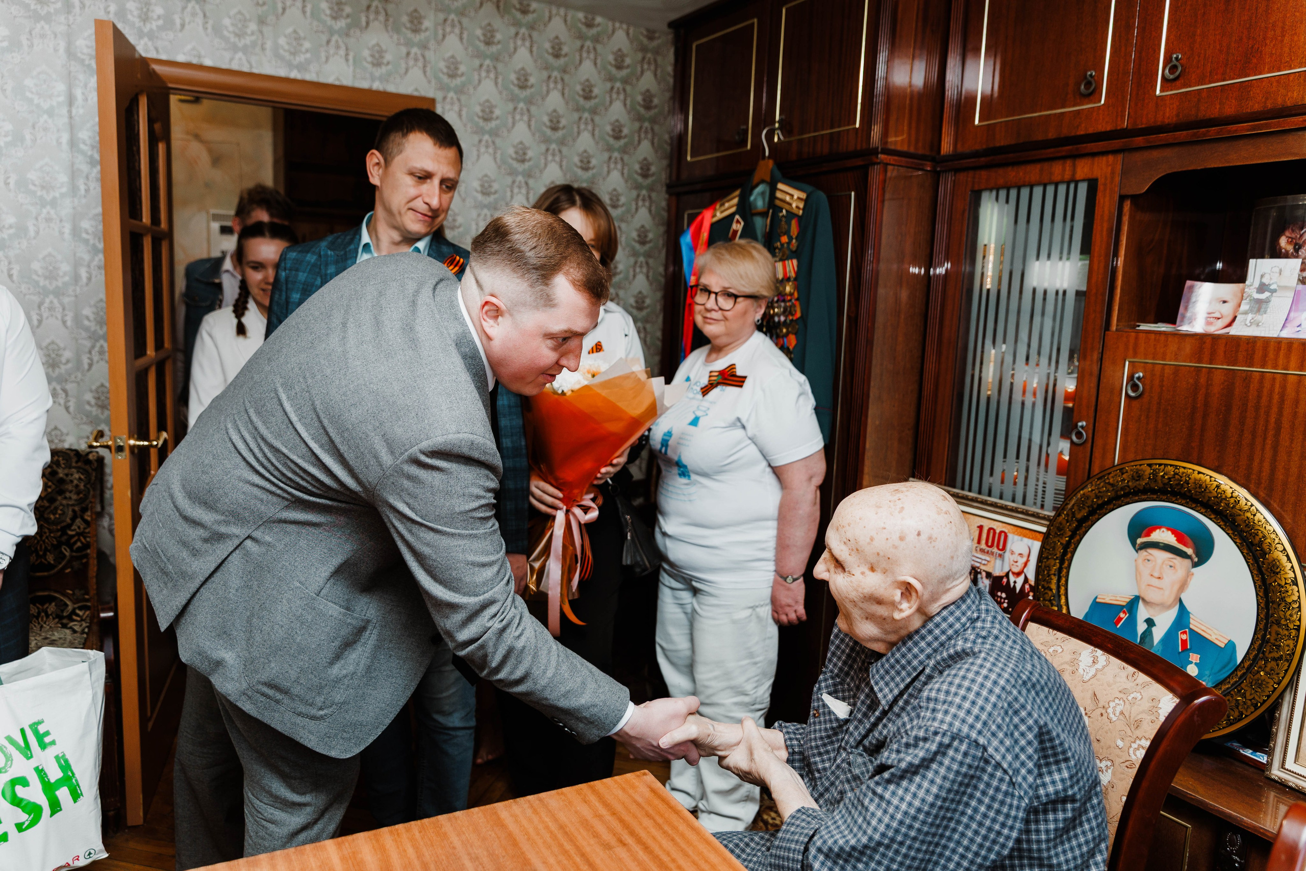 ПОЗДРАВЛЕНИЕ ВЕТЕРАНОВ ВЕЛИКОЙ ОТЕЧЕСТВЕННОЙ ВОЙНЫ. РЕПОРТАЖНЫЙ ФОТОГРАФ НИЖНИЙ НОВГОРОД Игнатьева Виктория