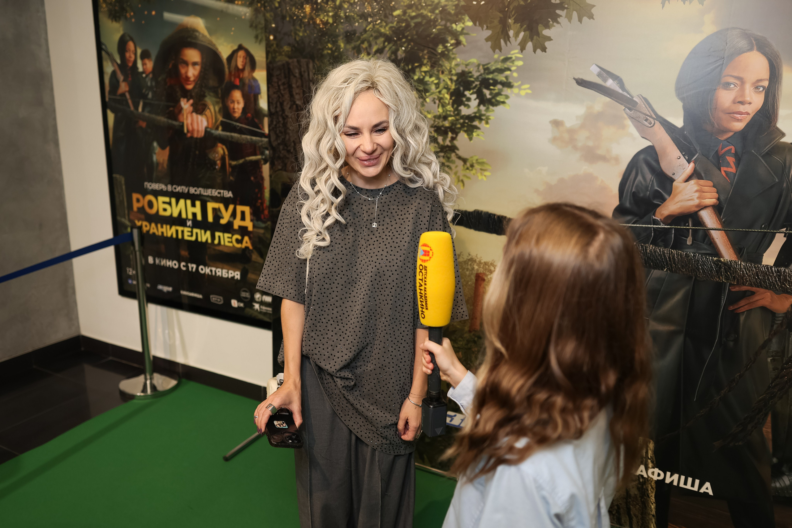 Школа «Останкино» на премьере Робин Гуд. Репортажный фотограф видеограф в Москве Ольга Плаксина
