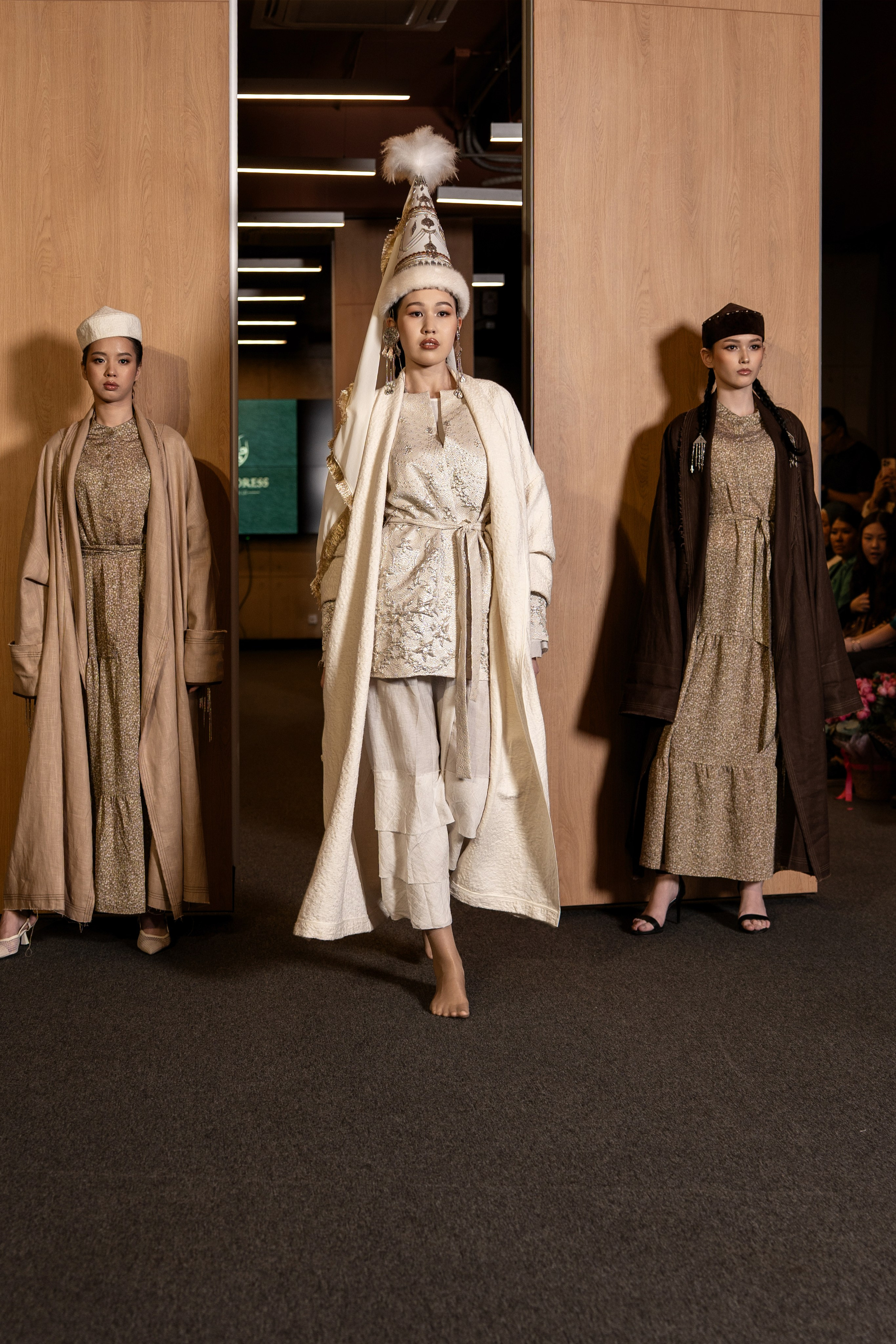 Brand NIET DRESS. Сайт Алматинского НЮ АРТ, будуар и фэшн фотографа Дениса Карпенко