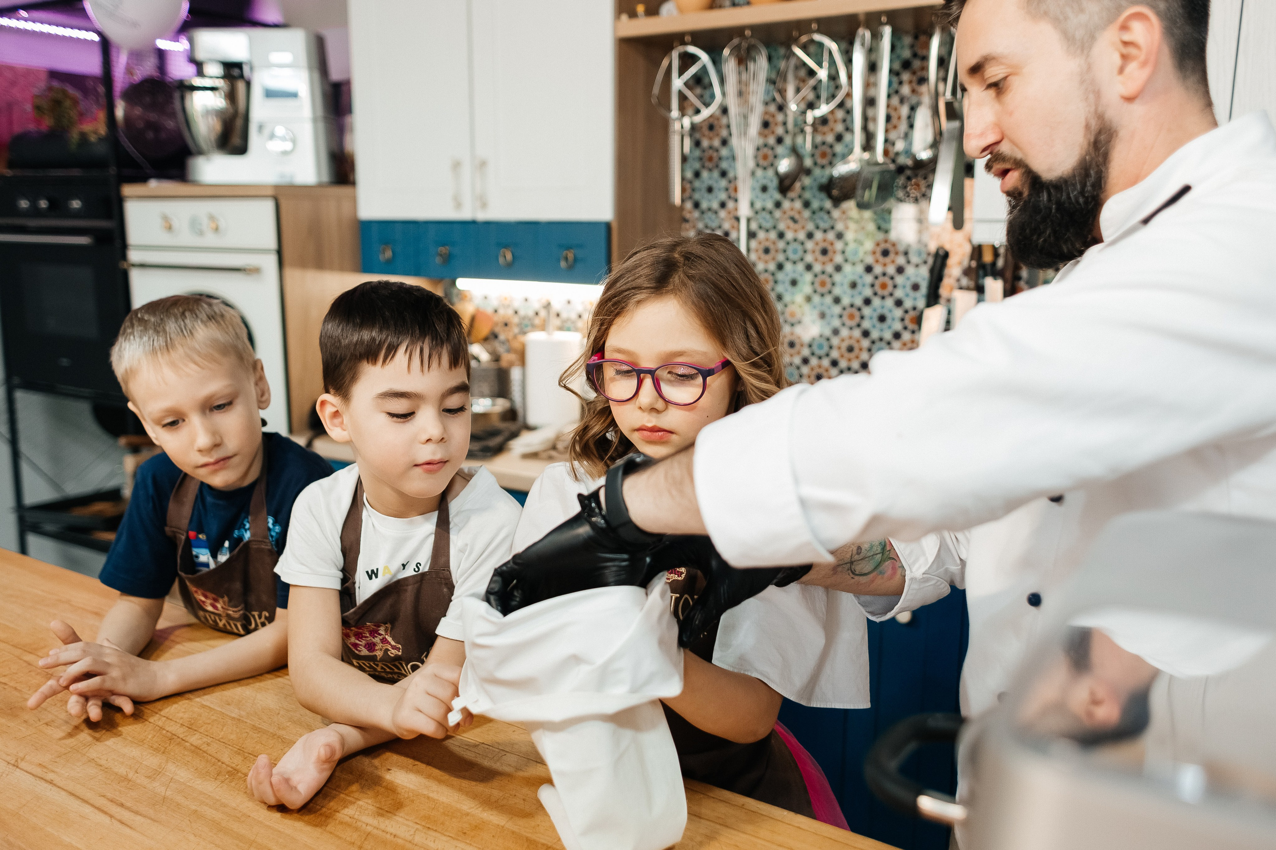 Детский мастер-класс в «АРТиШОК». Фотограф Кемерово | Сергей