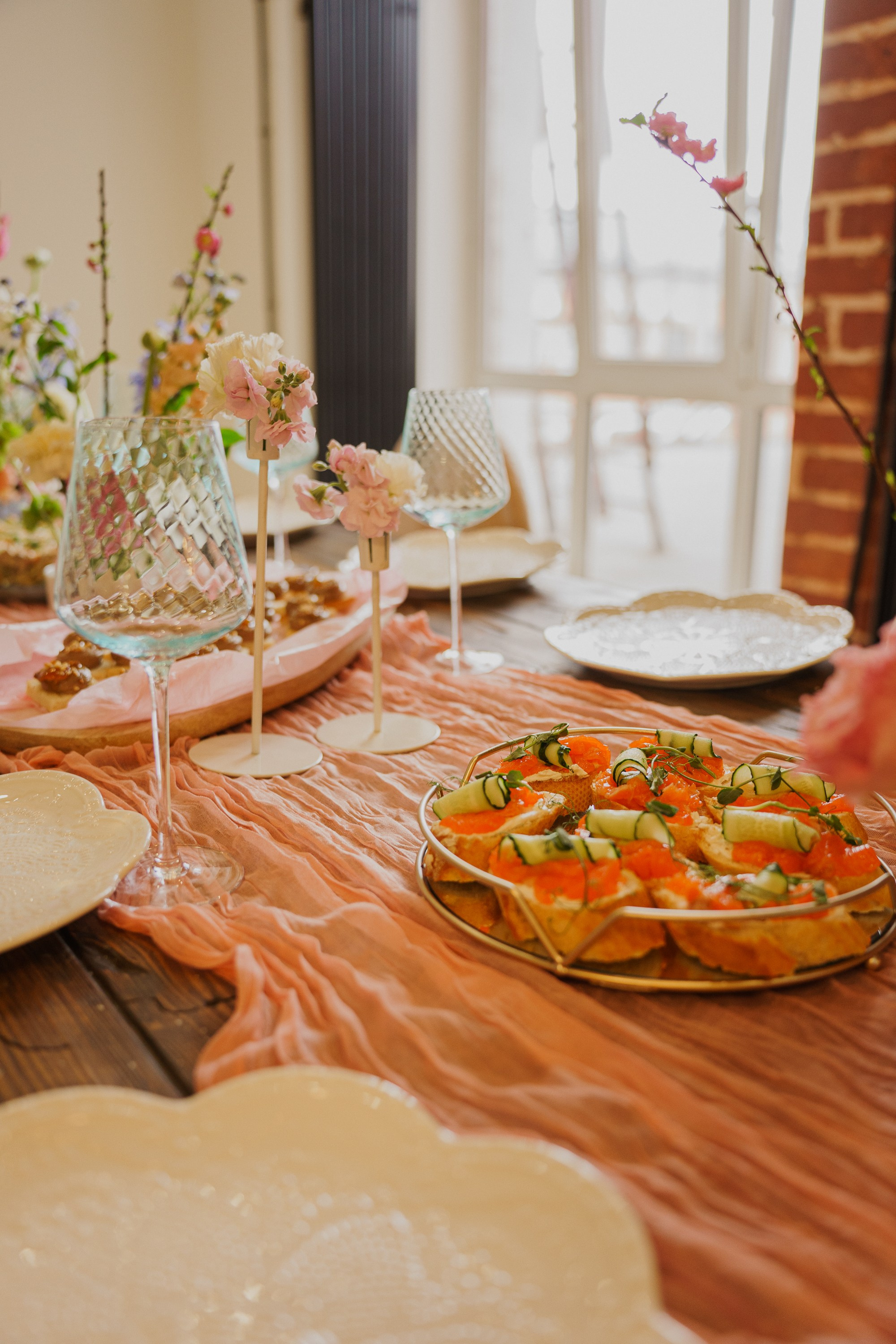 ВЕСЕННИЙ БРАНЧ. Женский портрет