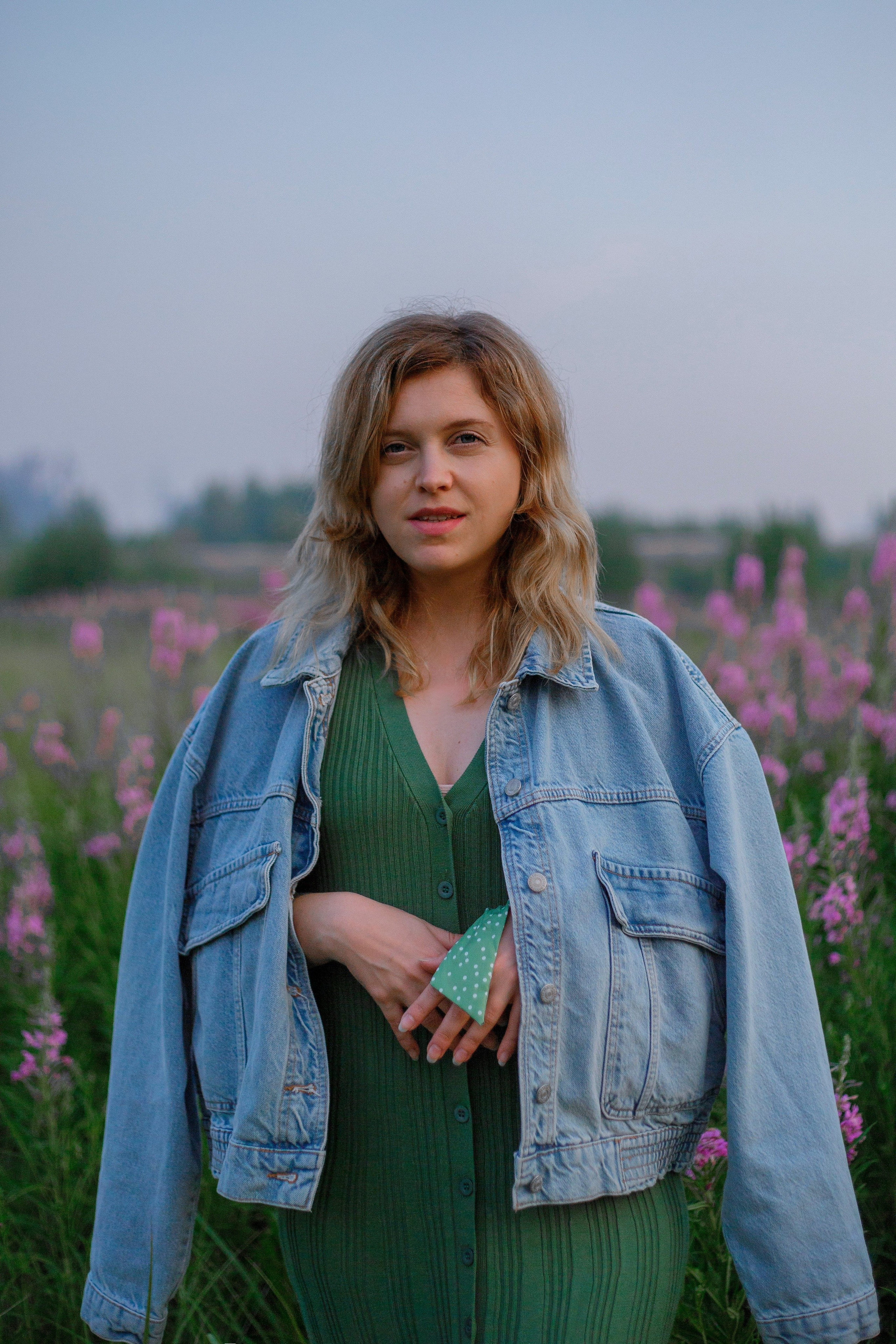 Семейная фотосъемка в поле летом 2023. Марина Рерих — портретный фотограф в Екатеринбурге