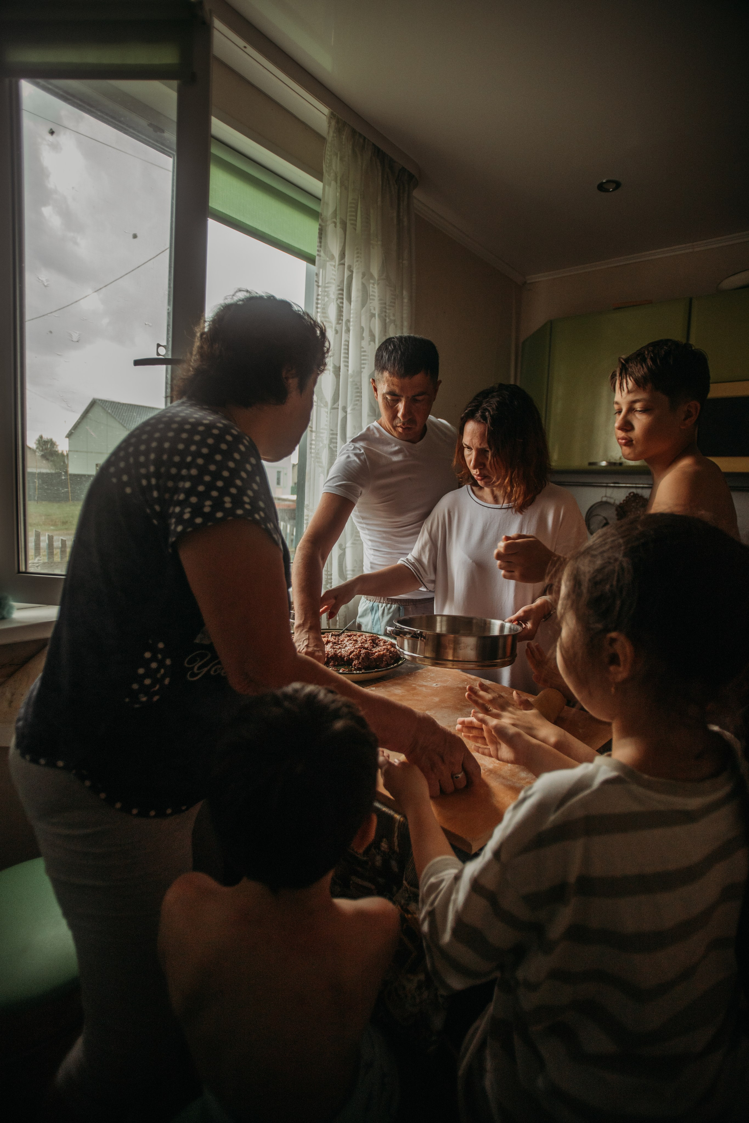 Домашняя фотосессия моей семьи. Венера Гайн. Репортажный фотограф  Тюмень. Обучение фотографии с 0