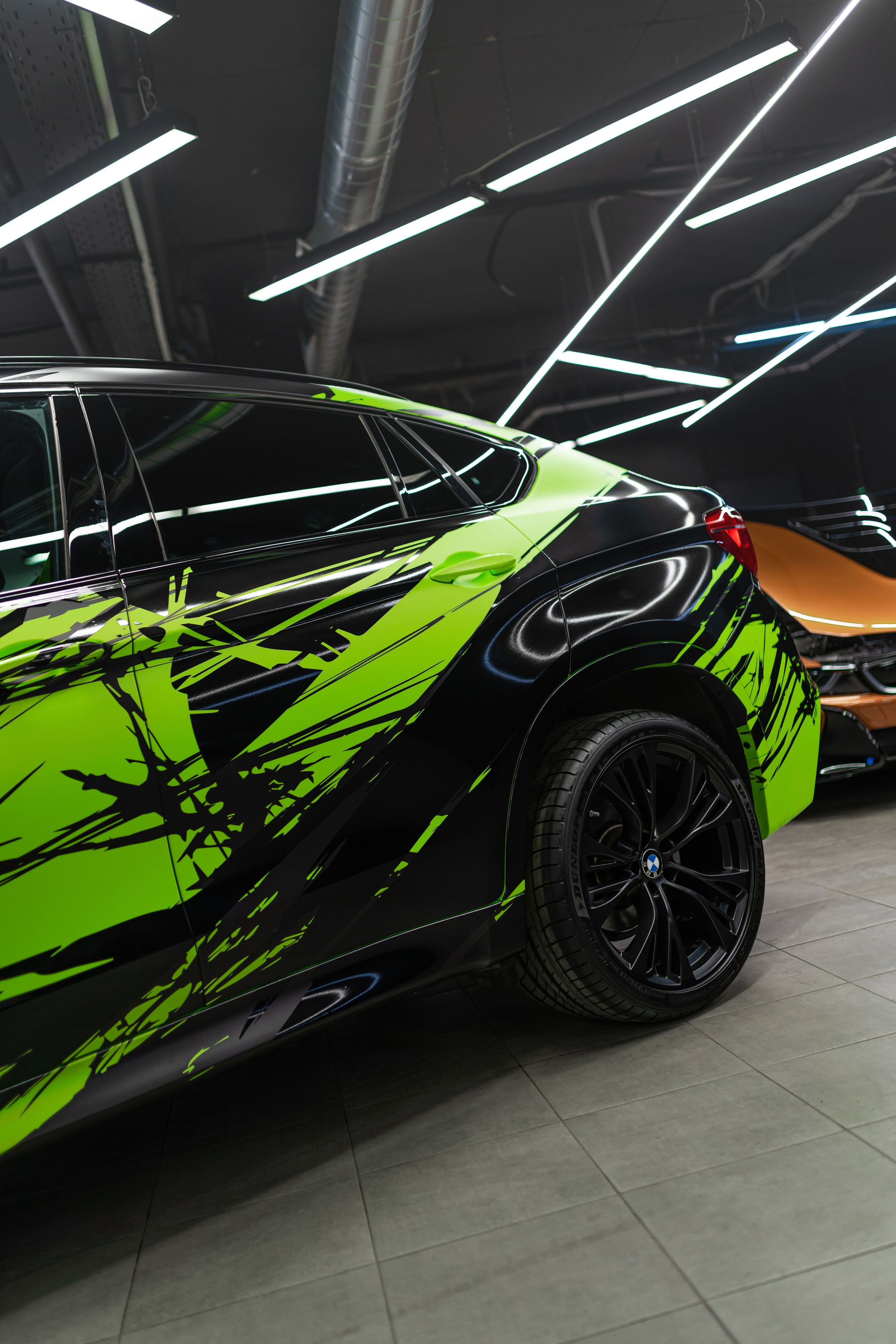 Винилография на BMW X6. Студия дизайна и оклейки авто Barmaley Design