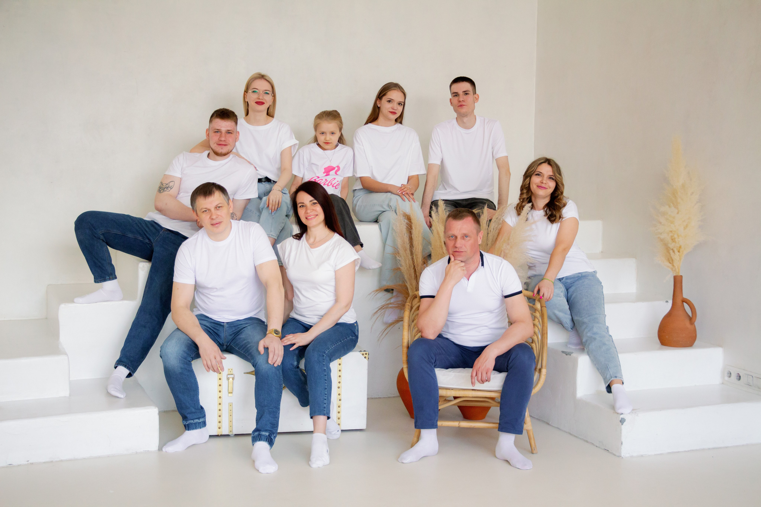 Две сестры. Две семьи. Одна любовь. Семейная фотосессия в студии, Екатеринбург. Фотограф в Екатеринбурге Пойгина Елена