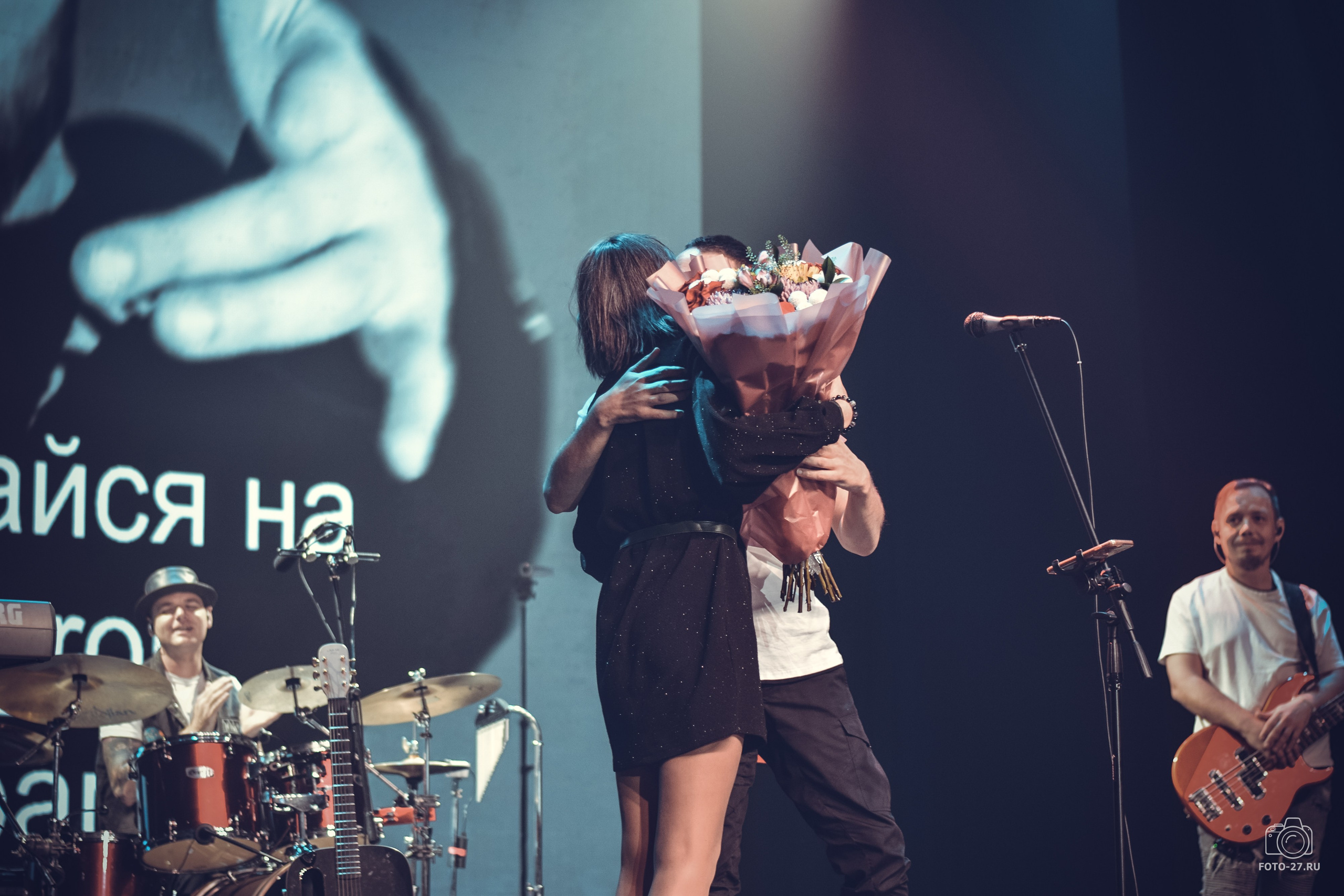 Антон Курдюмов фотограф в Хабаровске Рина Курдюмова фото27 foto27 Антон Дорофеев репортажный репортаж документалист Тони и Рина фотосоздатели ПаПаРоК Философия и любовь сольный концерт ОДОРА Хабаровск