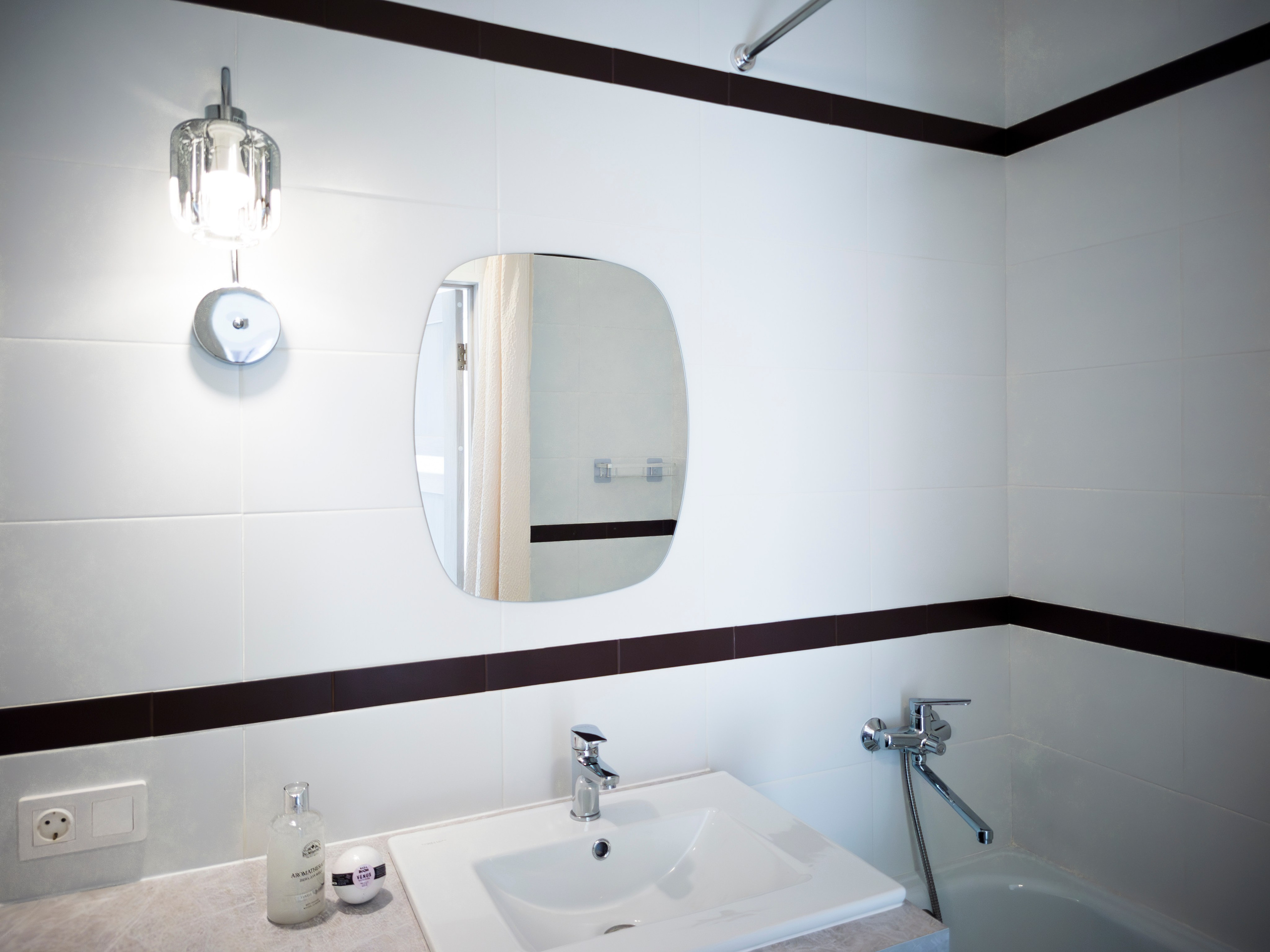 Параллельные линии — геометричная квартира для сдачи в аренду. Хоумстейджинг и дизайн. Екатеринбург