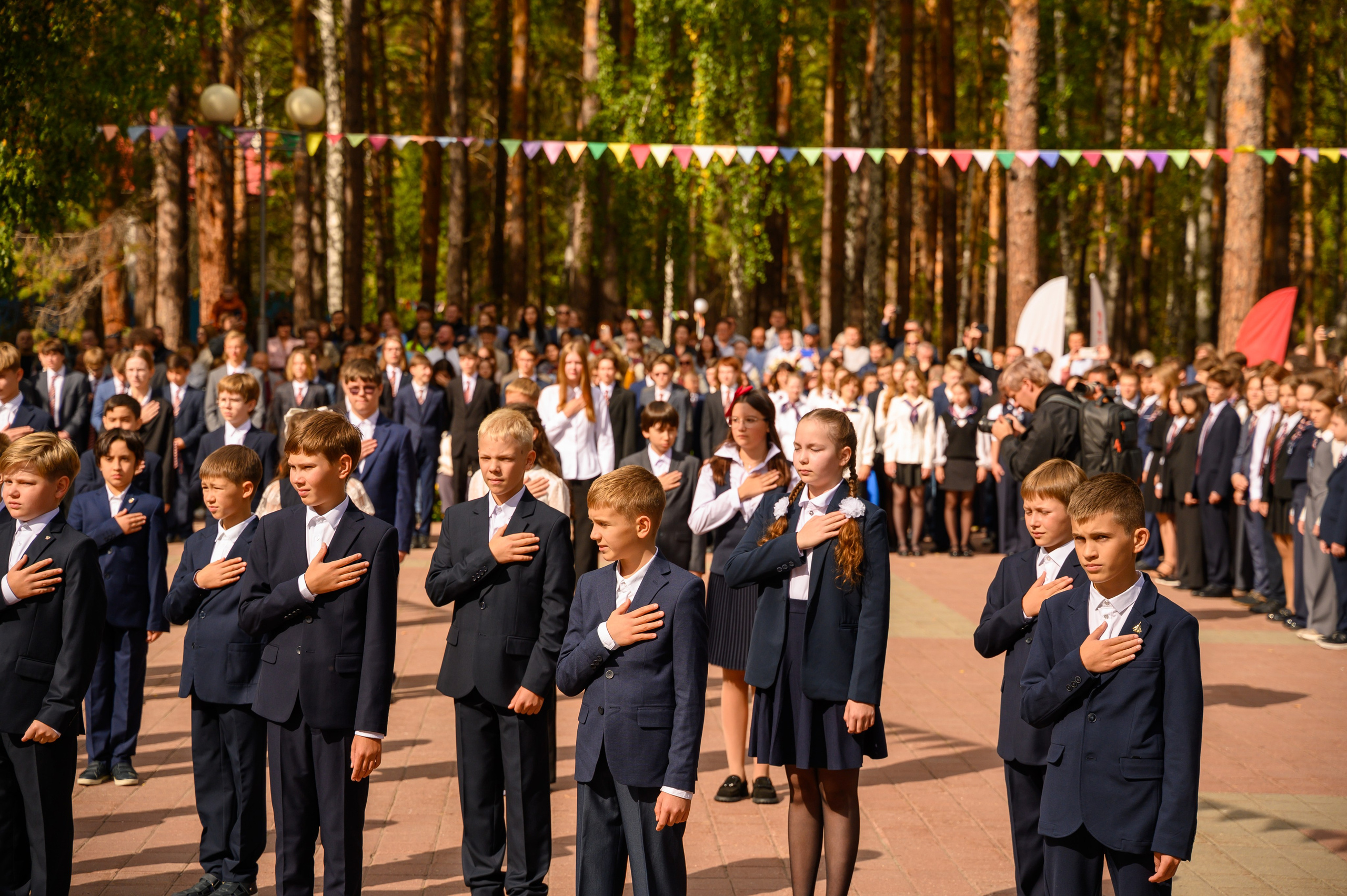 1 сентября линейка ФМШ. Фотограф новорожденных, семейный детский в Тюмени Татьяна Морозова