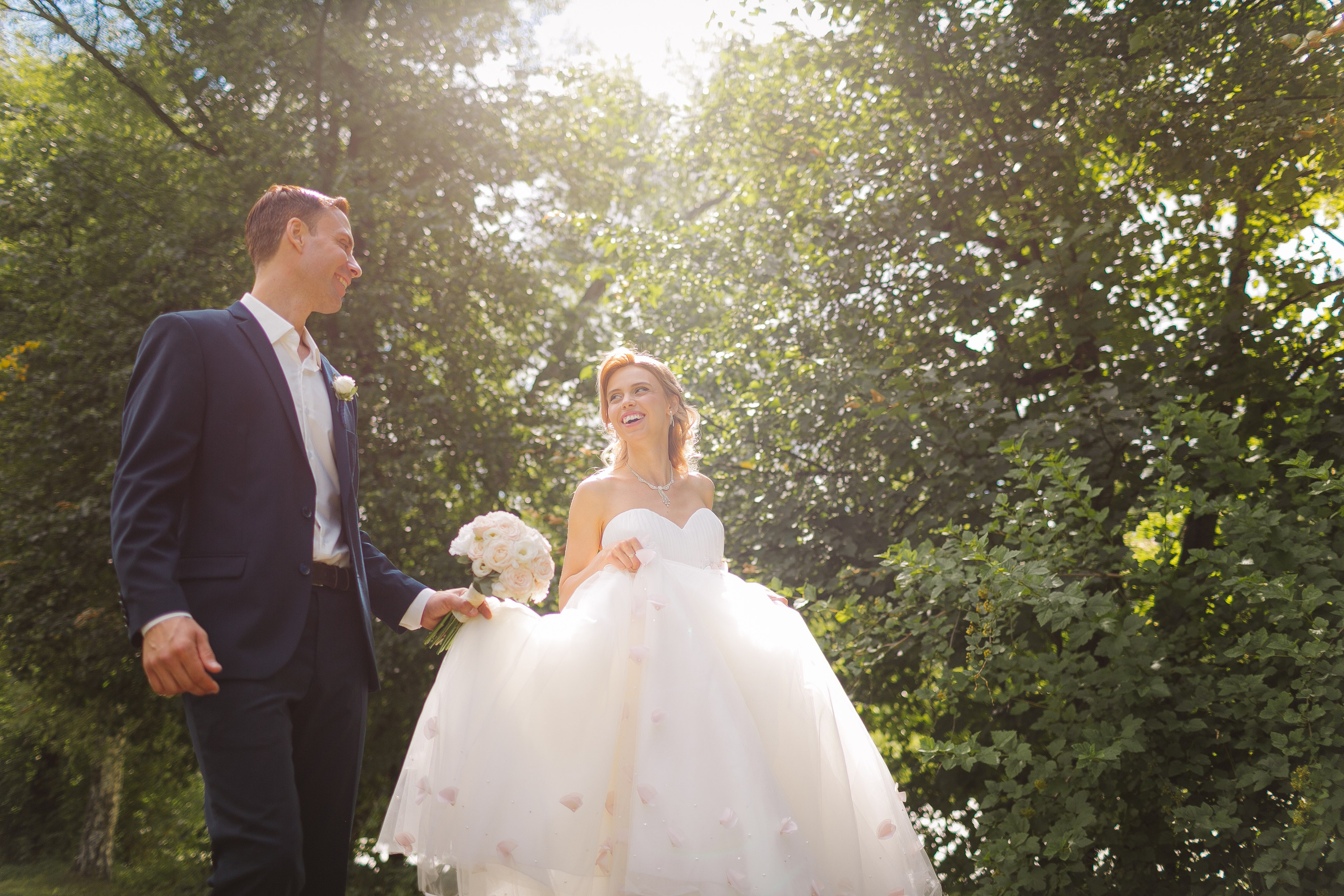 Свадебная прогулка в Ярославле. Свадебный и репортажный фотограф в Ярославле и Санкт-Петербурге Роман Микрюков