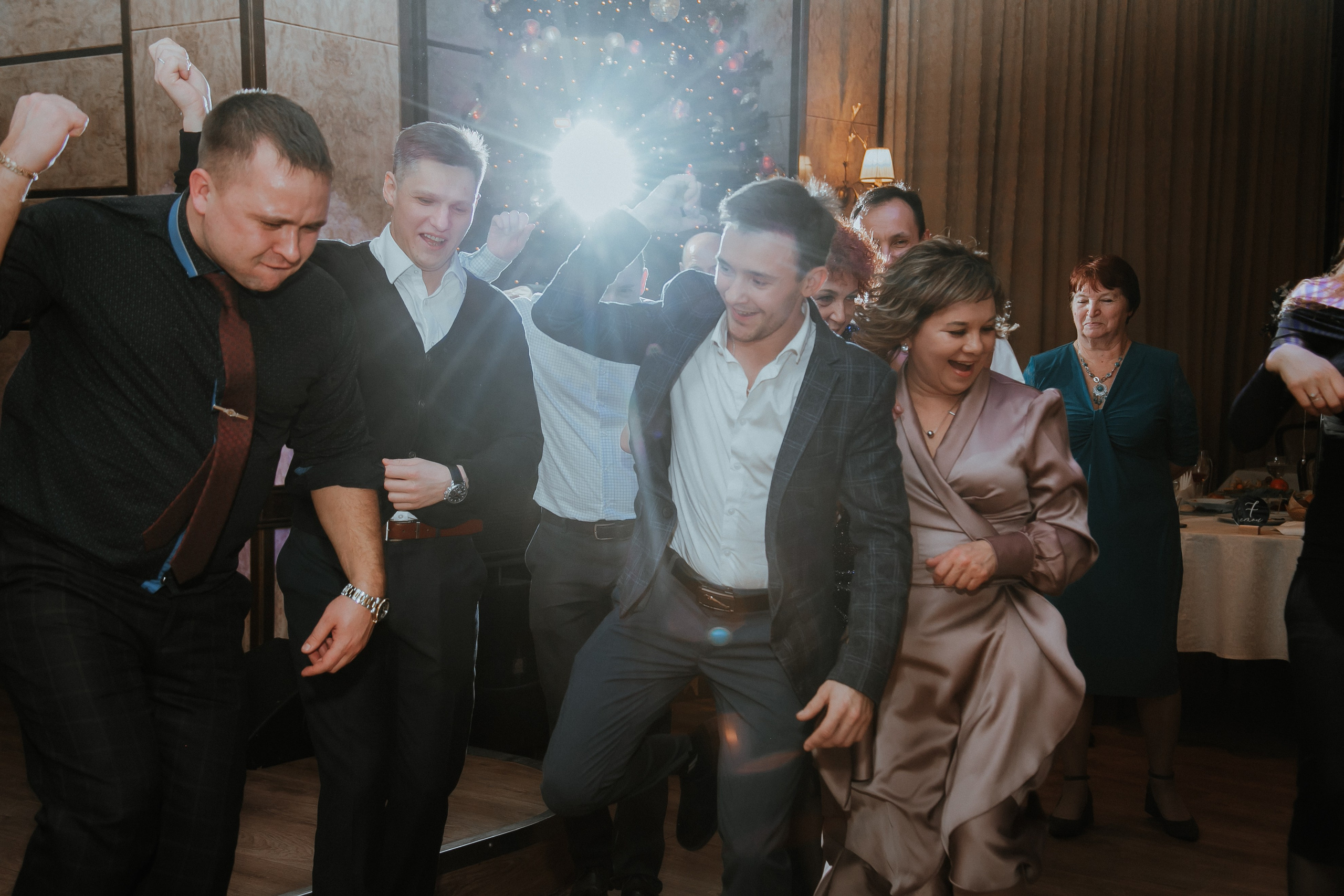 Съемка выездной регистрации в отеле. Свадебный и репортажный фотограф в Ярославле и Санкт-Петербурге Роман Микрюков