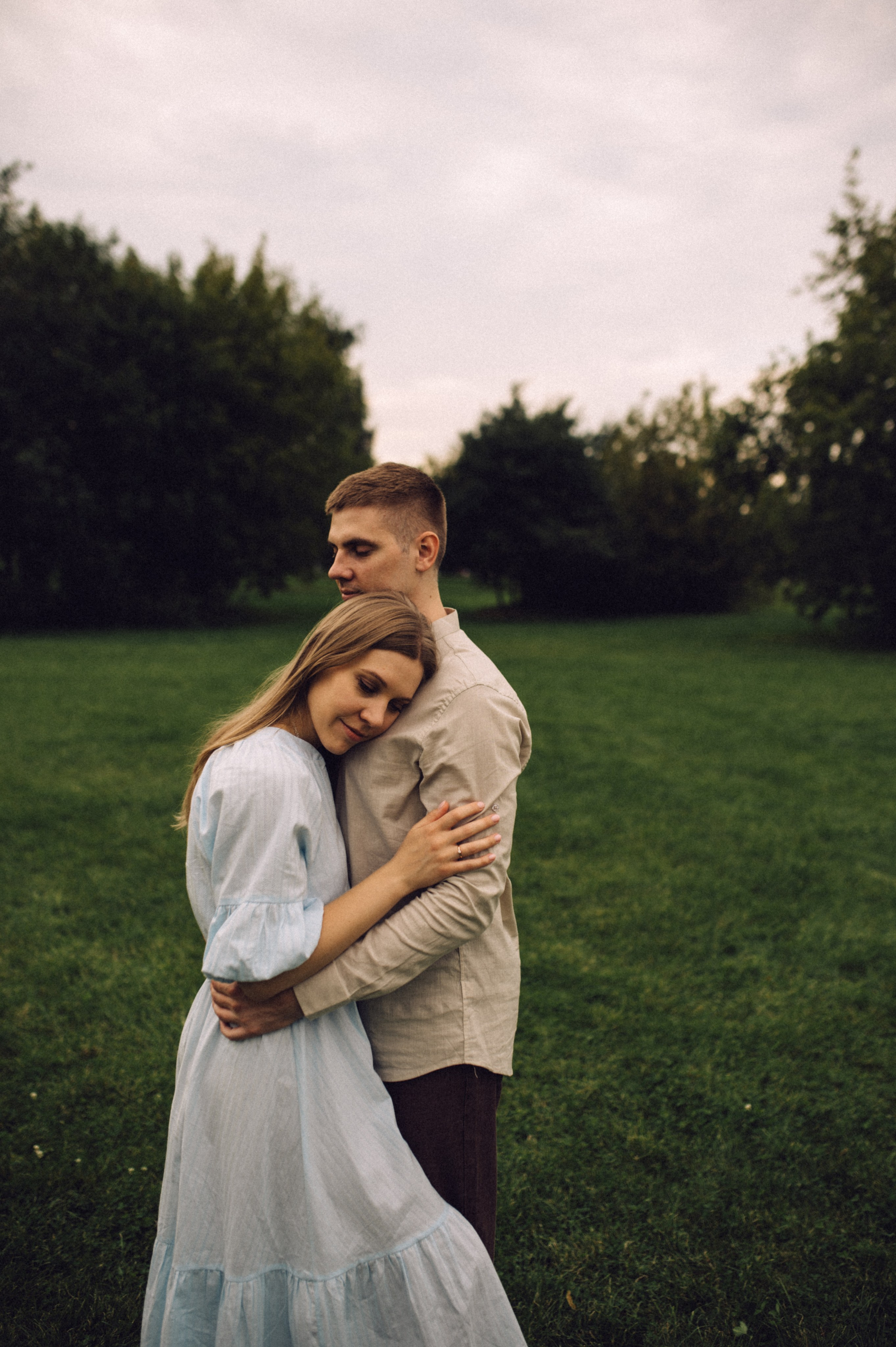 Ветер в волосах, нежность и поцелуи🤍. Лайфстайл фотограф в Москве Серебрянская Фаина