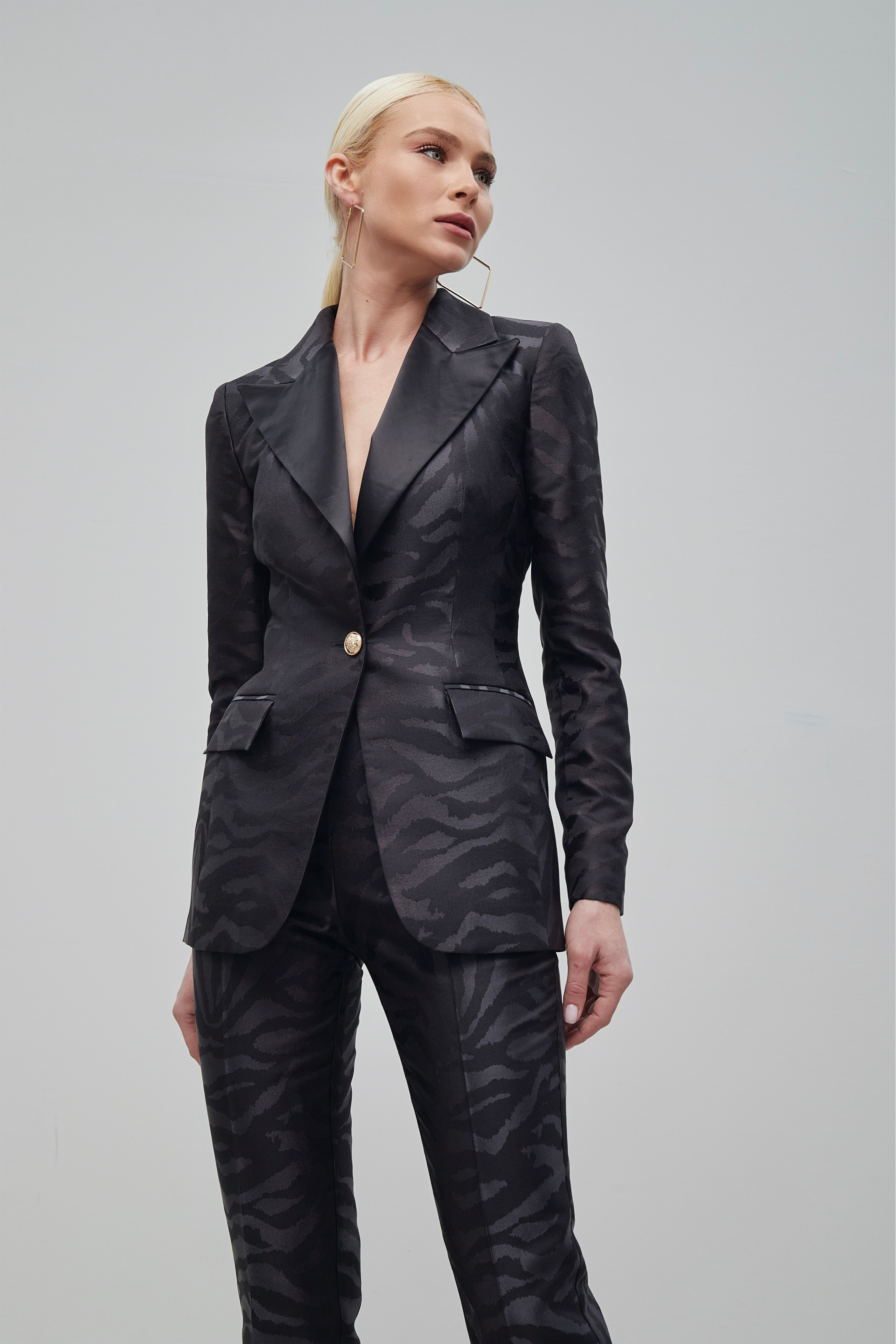 "Профессиональная каталожная фотосъемка товаров для e-commerce и интернет-магазинов""Высококачественная каталожная съемка одежды и аксессуаров с белым фоном""Рекламная каталожная фотосъемка для маркетинга продуктов и брендов""Студийная каталожная съемка с детальной проработкой текстур и материалов""Коммерческая каталожная фотосъемка для каталогов и онлайн-платформ""Фотография каталожной съемки с акцентом на дизайн и презентацию товаров""Предметная каталожная съемка для увеличения продаж в e-commerce""Профессиональная каталожная фотосъемка с использованием студийного освещения""Рекламные фото каталожной съемки для сайтов и социальных сетей""Высокоточная каталожная съемка товаров для презентаций и брошюр""Каталожная фотосъемка высокого разрешения для онлайн-магазинов""Коммерческая каталожная съемка с фокусом на качество и детализацию""Студийная каталожная фотосъемка для брендов и ритейла""Фотографии каталожной съемки для маркетинговых кампаний""Профессиональная каталожная съемка для каталогов и увеличения конверсии" "Профессиональная съемка на модели для модных брендов и рекламы""Высококачественная фотосъемка на модели с креативным освещением и позами""Рекламная съемка на модели для каталогов одежды и аксессуаров""Студийная съемка на модели с акцентом на стиль и индивидуальность""Коммерческая фотосъемка на модели для fashion-индустрии""Фотография съемки на модели с профессиональным ретуши для журналов""Модная съемка на модели для продвижения бренда и коллекций""Профессиональная съемка на модели с использованием естественного света""Рекламные фото съемки на модели для социальных сетей и веб-сайтов""Высокоточная фотосъемка на модели для портфолио и презентаций""Съемка на модели высокого разрешения для модных кампаний""Коммерческая съемка на модели с фокусом на тренды и дизайн""Студийная фотосъемка на модели для e-commerce и маркетинга""Фотографии съемки на модели для брендов и увеличения продаж""Профессиональная модная съемка на модели для каталогов и рекламы"