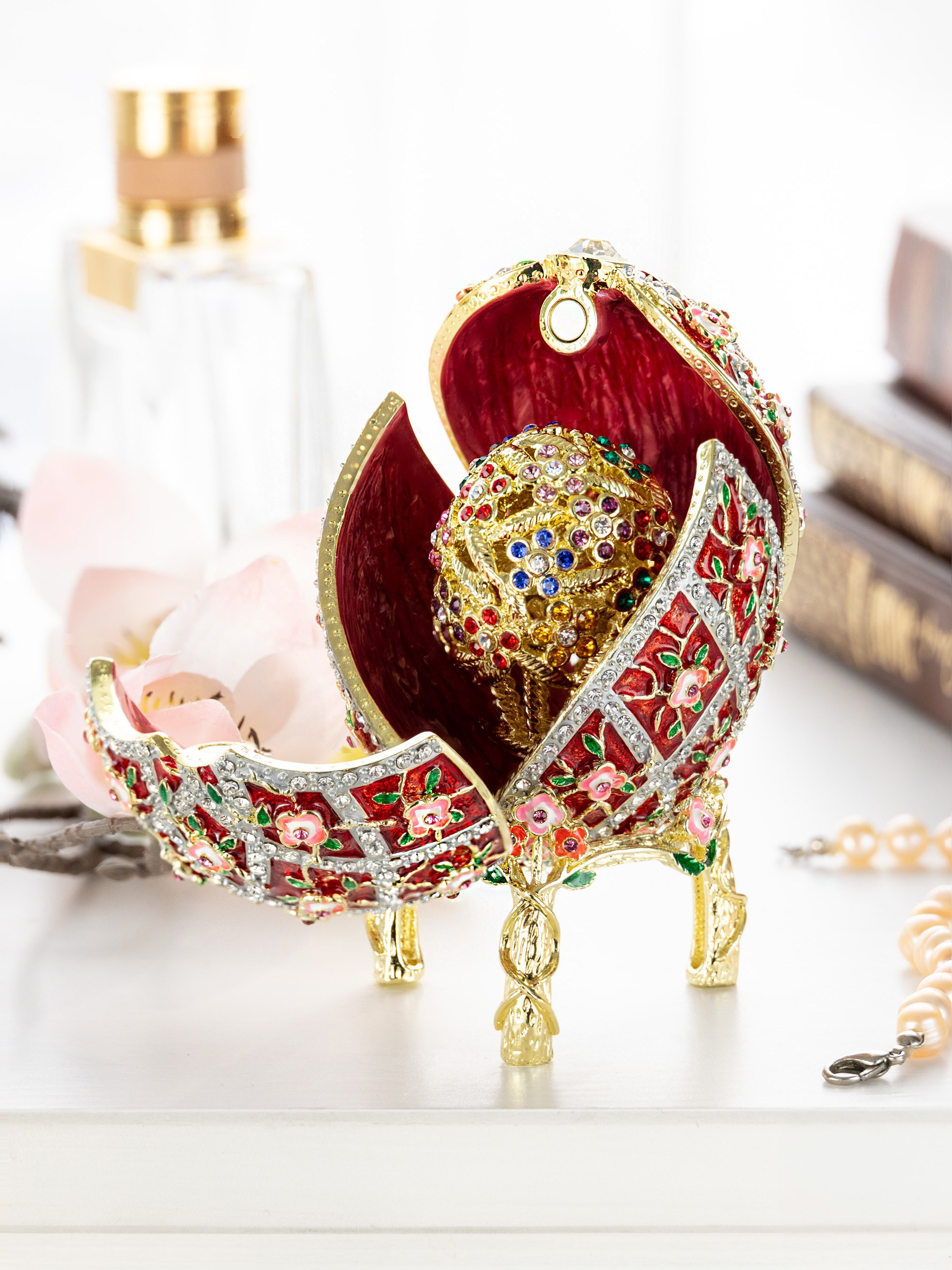 Красная шкатулка-яйцо со стразами | Фото для карточки товара на Ozon