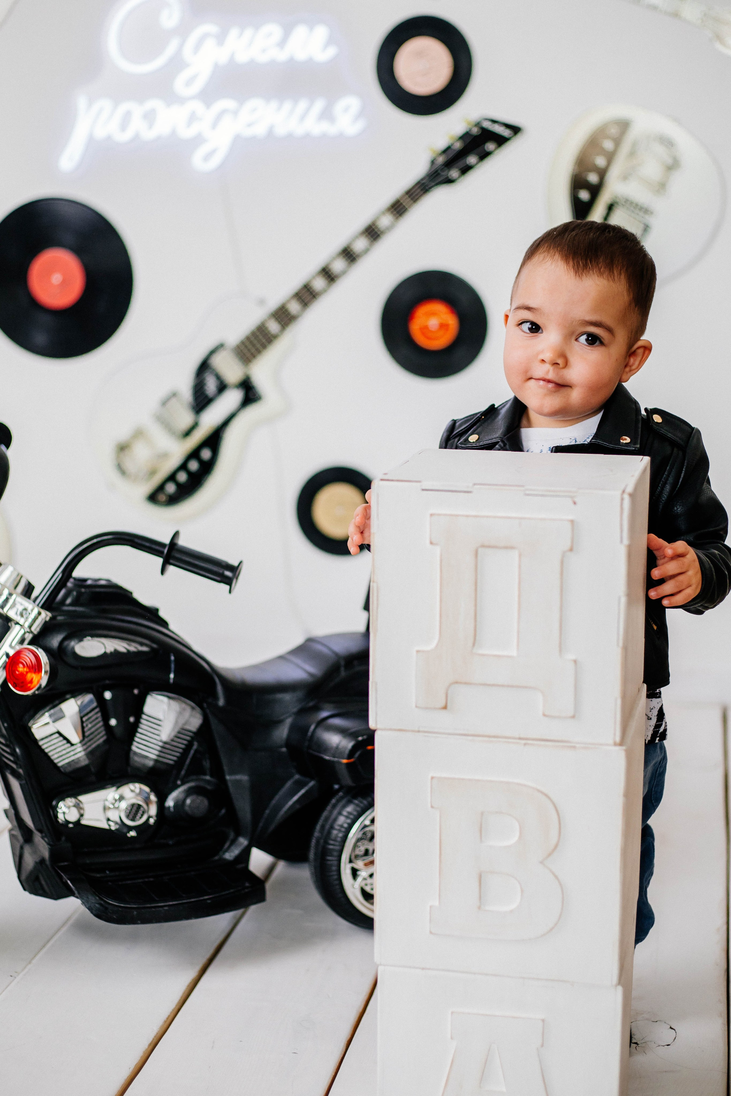 Лев с семьей. Рыжова Тамара