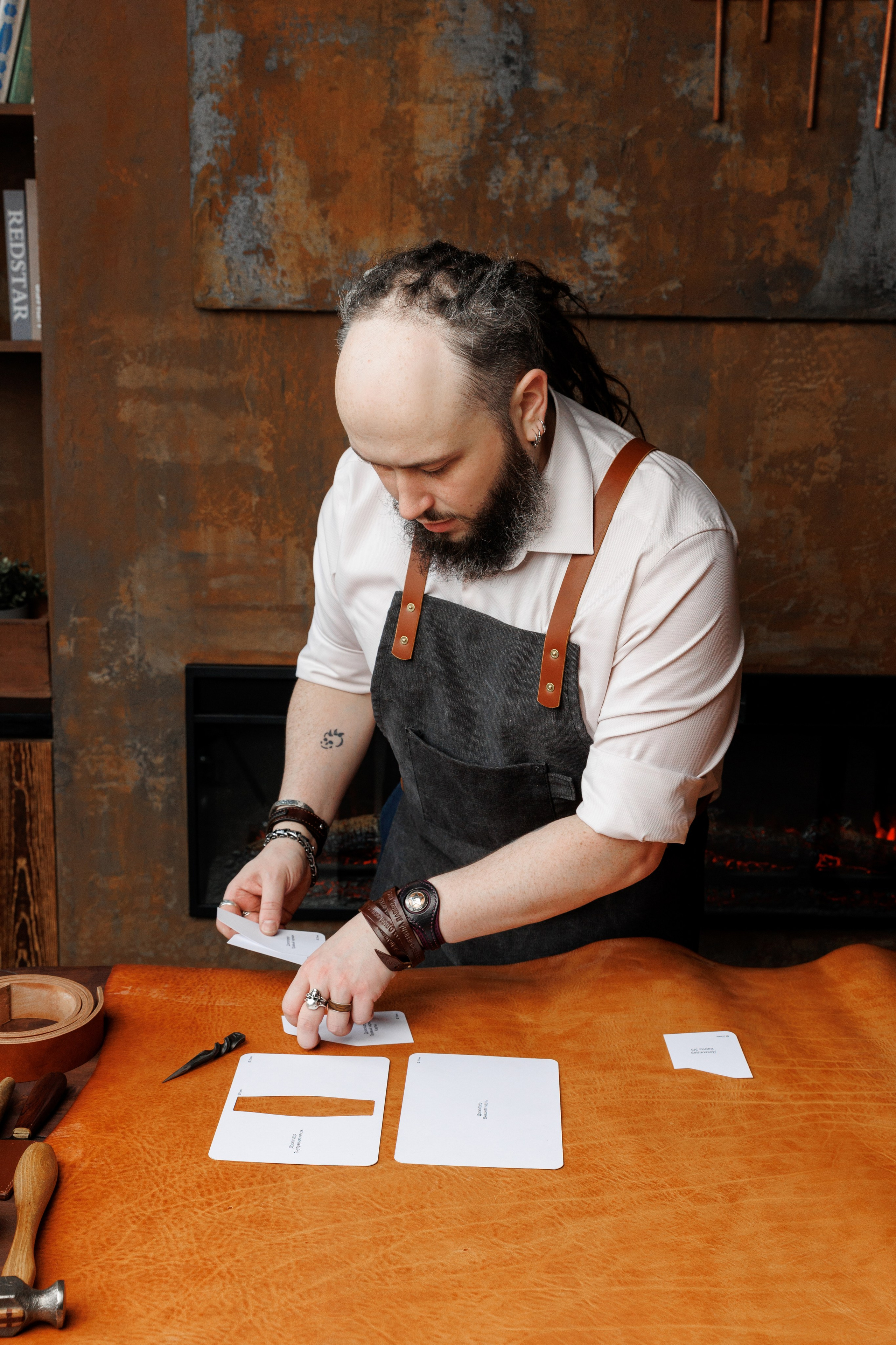 Андрей мастер по работе с кожей. Фотограф Щелково/ Москва Татьяна Жучкова