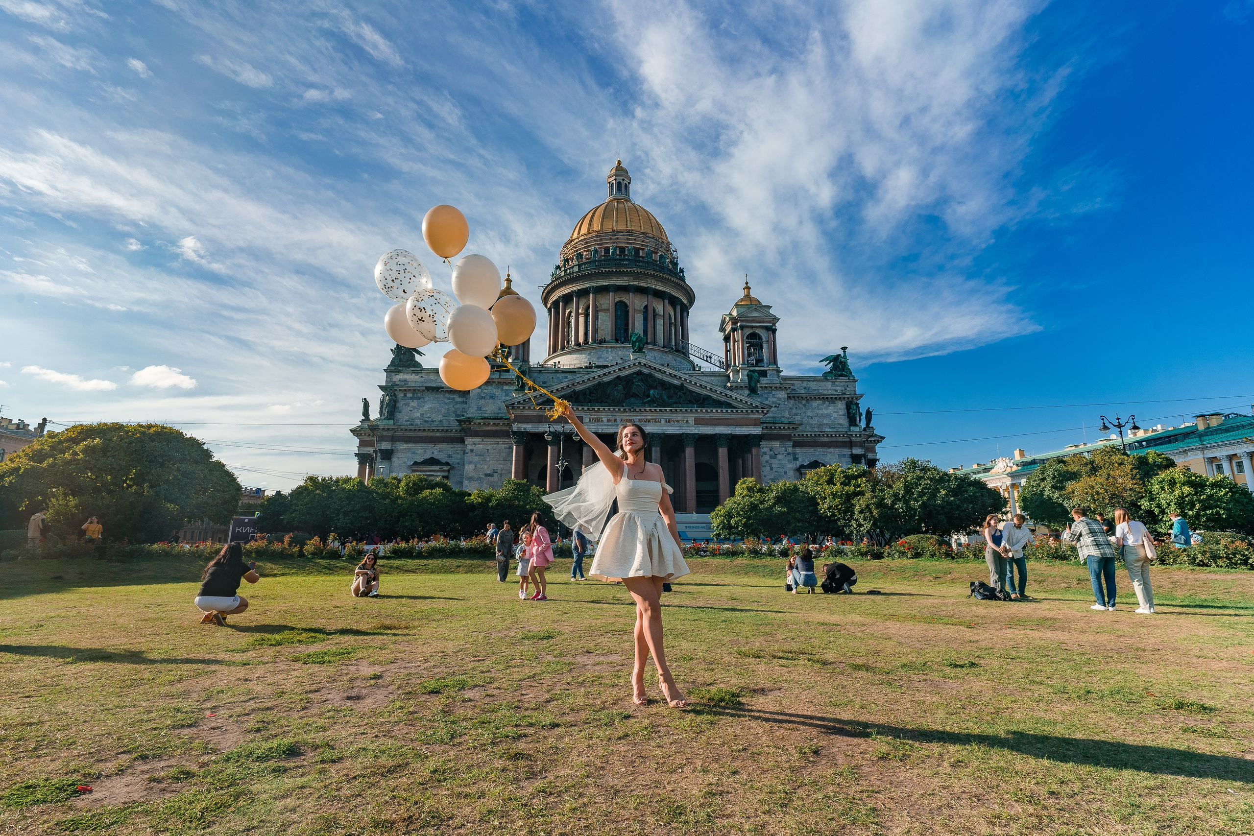Фотосъемка девичника, встреча девушек, веселые женские портреты