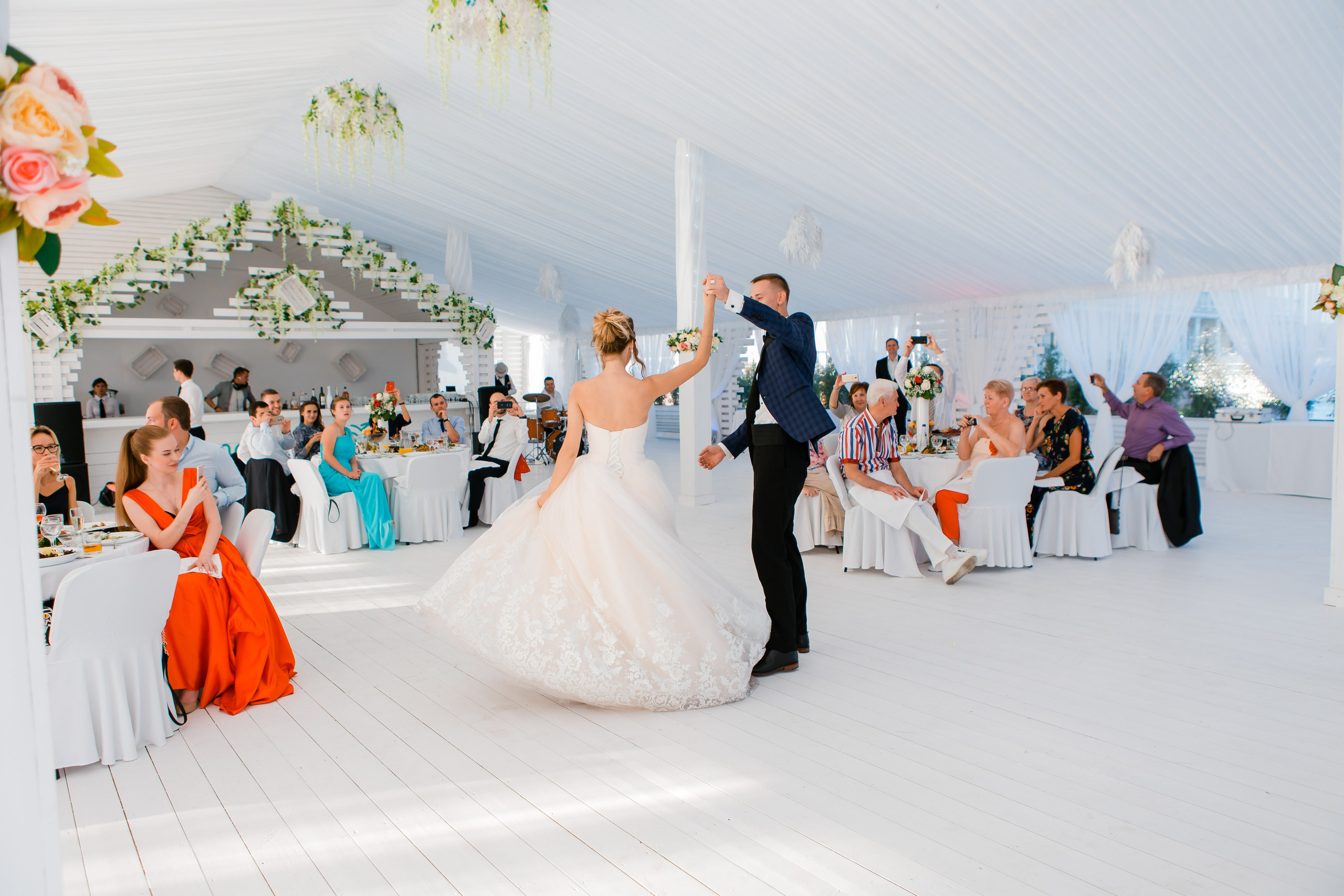 Денис и Ксения. Видеосъемка и фотосъемка свадеб. Фотограф и оператор на свадьбу. Видеосъемка подкастов, собственная видео-фотостудии. Предметная фотосъемка