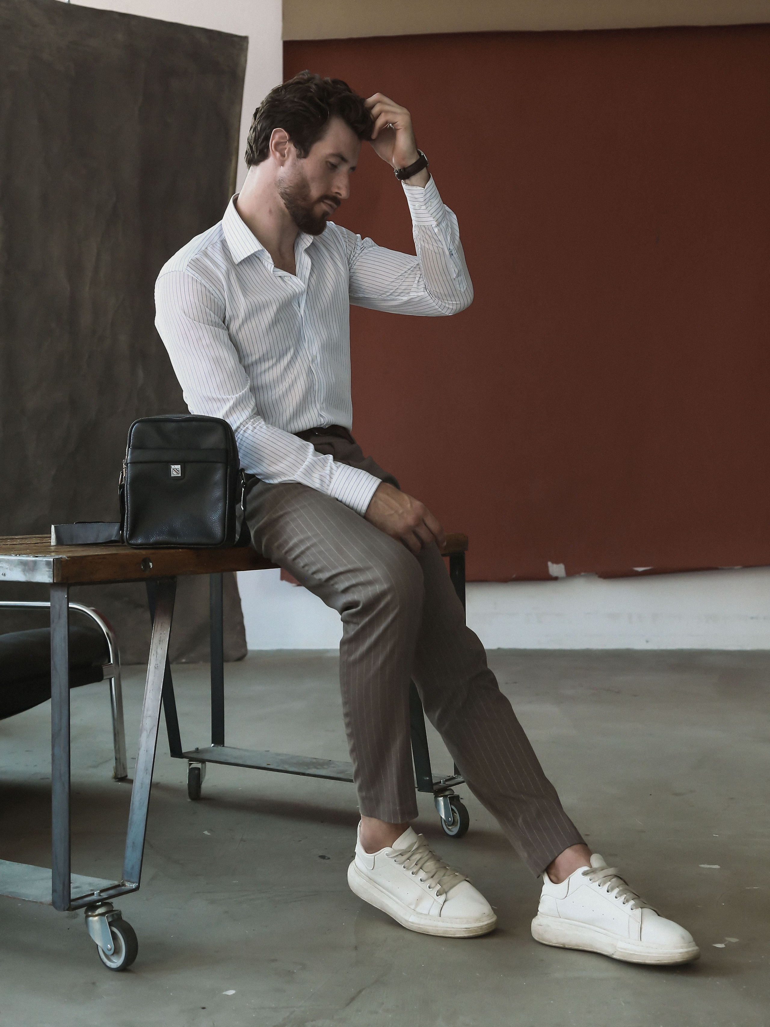 Коммерческая фотосессия мужских сумок для маркетплейсов и социальных сетей. Fashion фотограф в Санкт-Петербурге Савинова Ирина