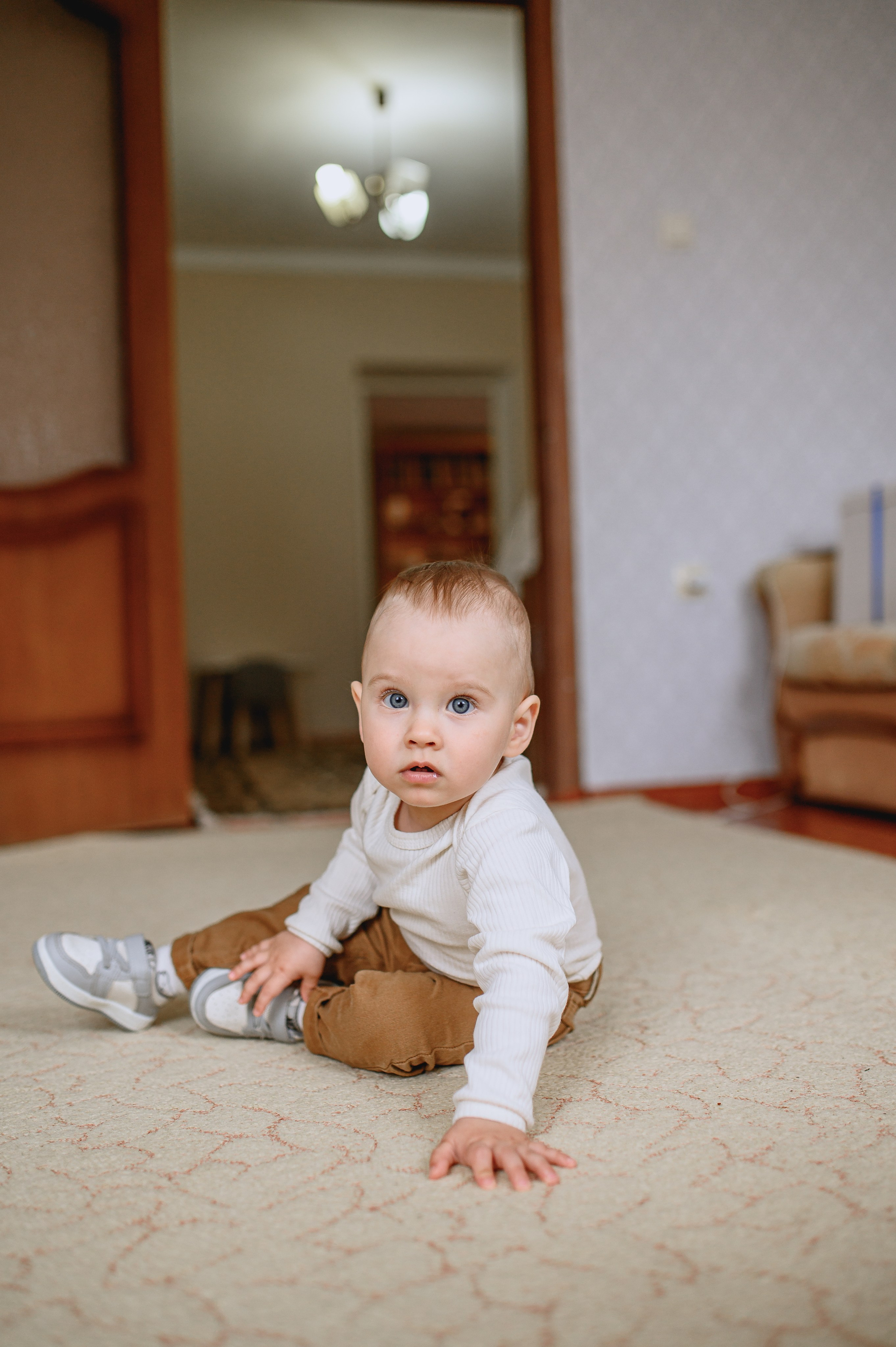 Дома во дворе и на фотозоне. Годик. Фотограф Котова Валентина