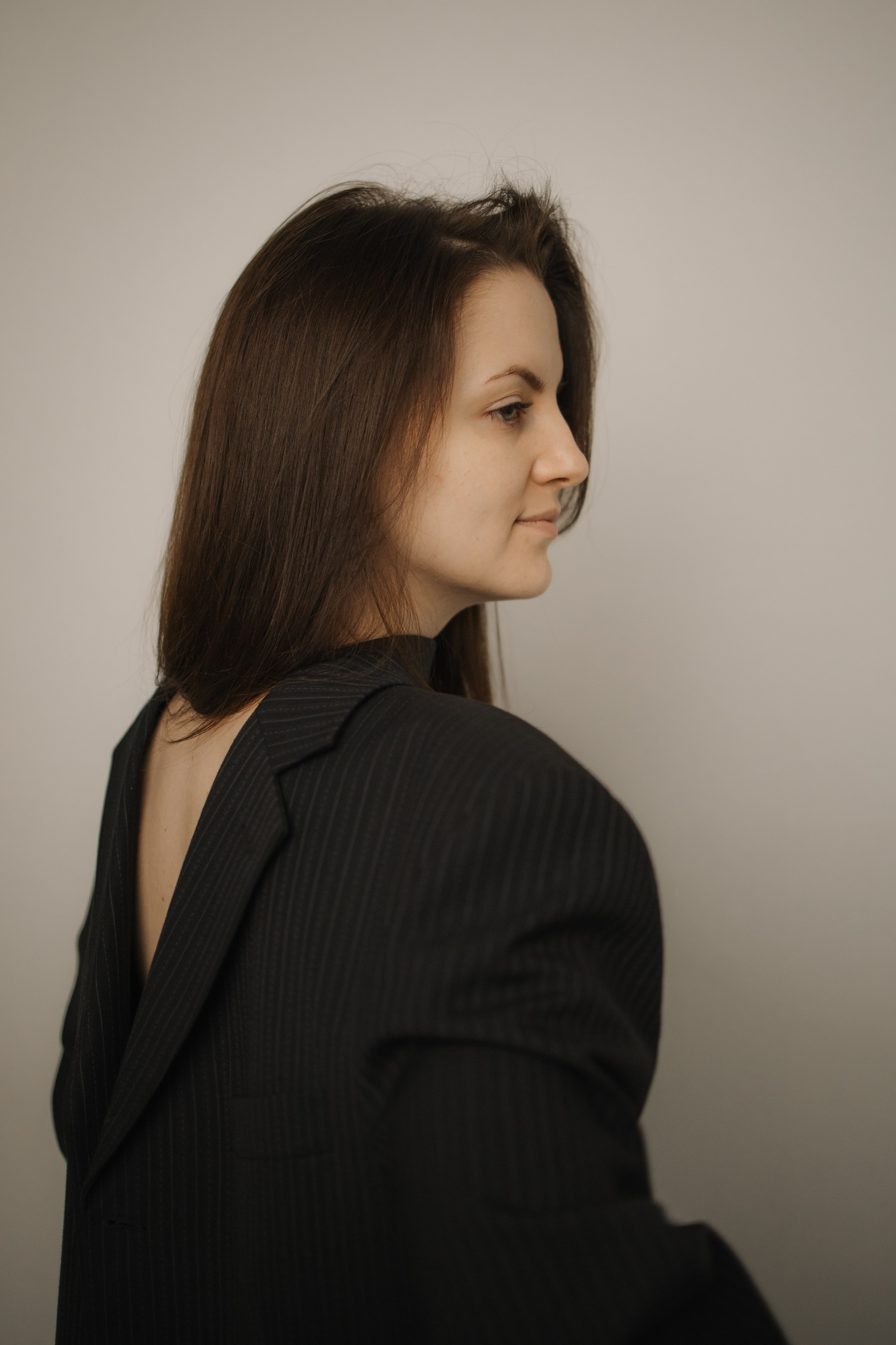 Студийная фотосессия для девушки в светлой студии. Фотограф Углич и Ярославль Ольга Тятюшкина