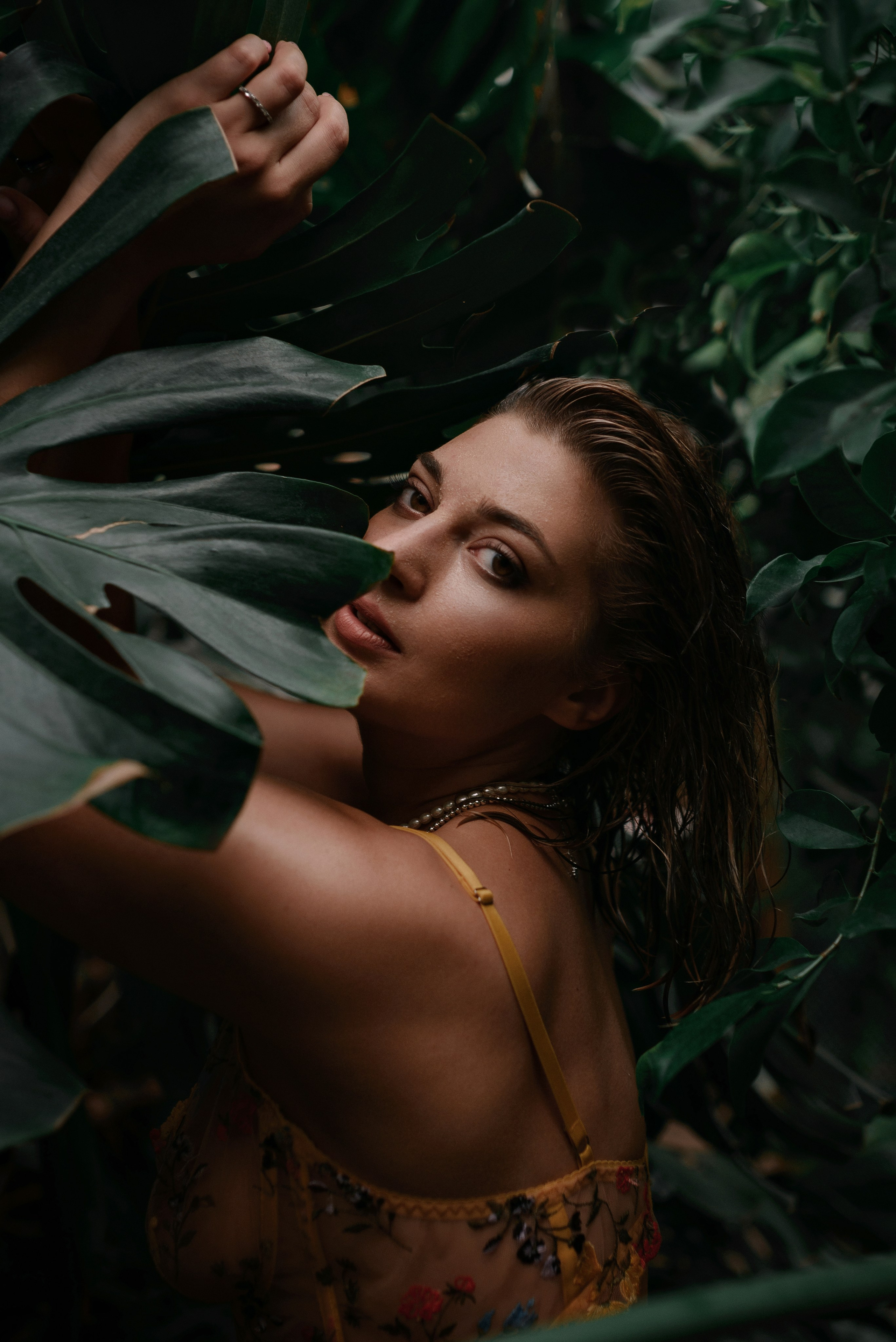 Фотограф Сергей Томашев: фотосессия в белье в ботаническом саду Витебск