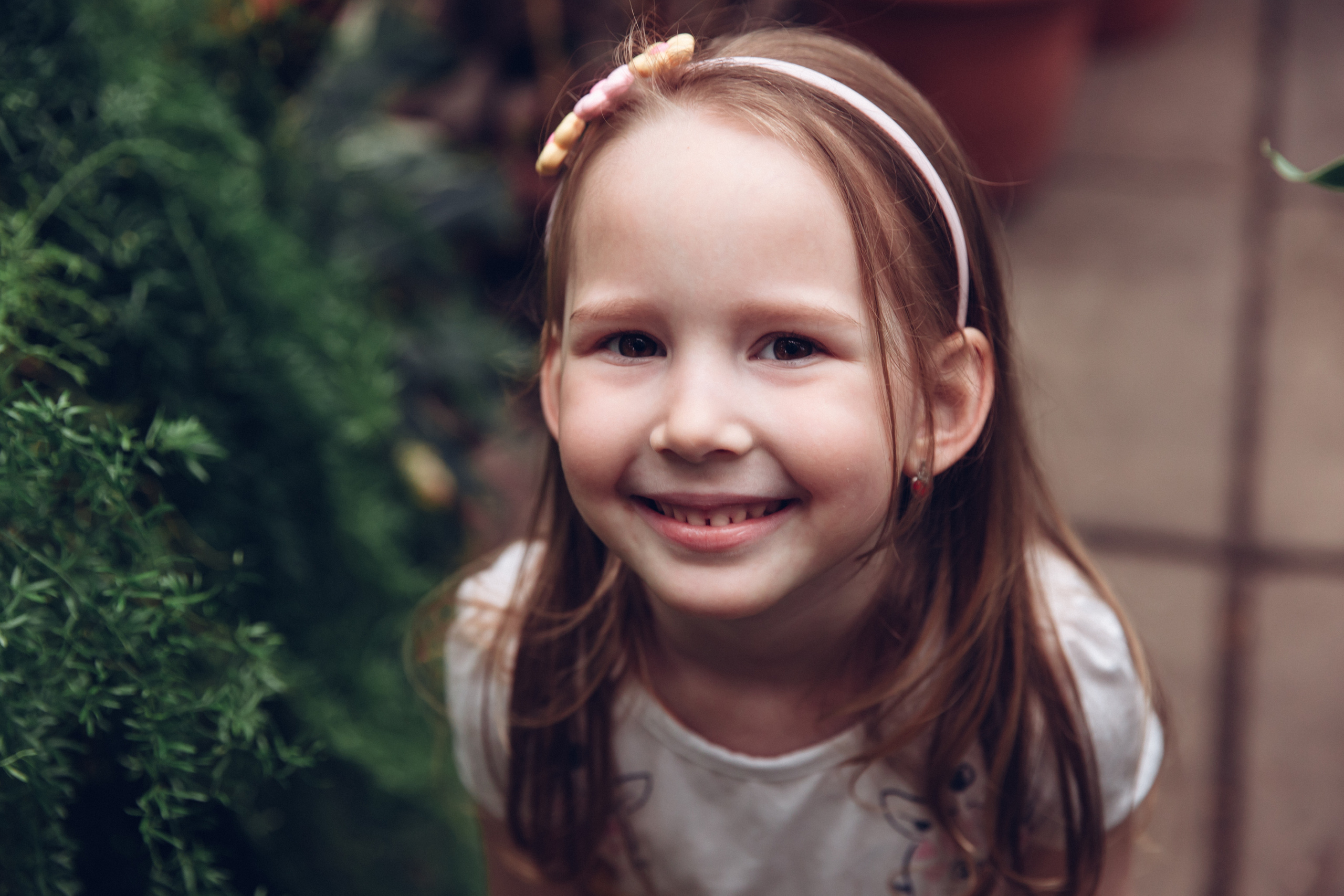 Катя, прогулка в оранжерее Таврического сада. Семейный фотограф в Санкт-Петербурге Алиса Мохова
