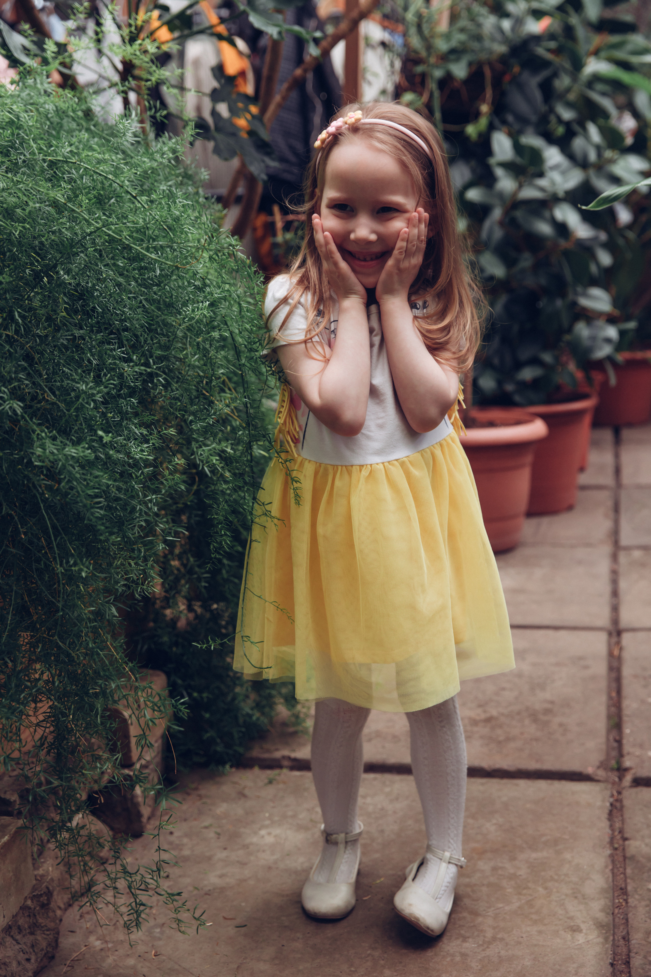Катя, прогулка в оранжерее Таврического сада. Семейный фотограф в Санкт-Петербурге Алиса Мохова