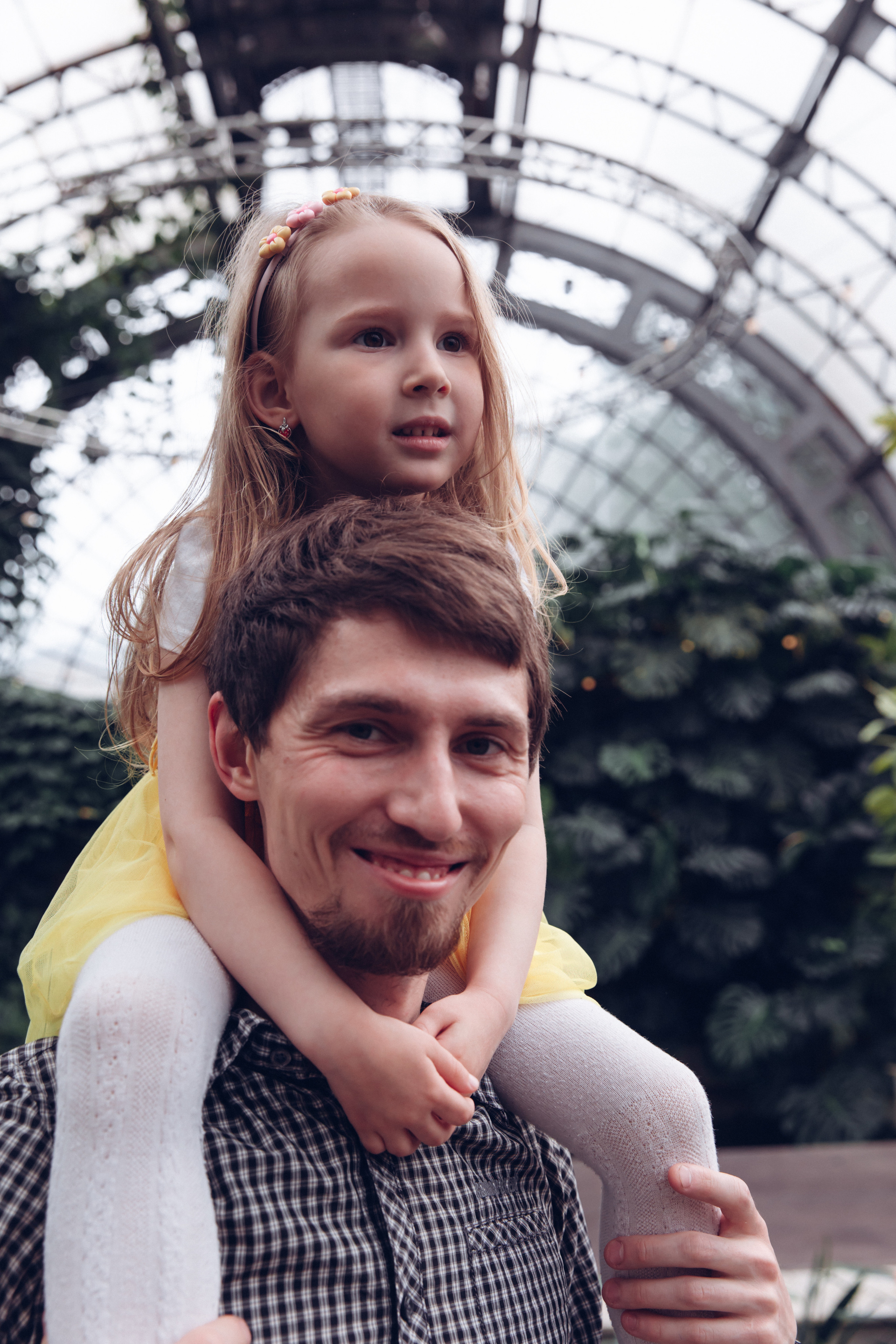 Катя, прогулка в оранжерее Таврического сада. Семейный фотограф в Санкт-Петербурге Алиса Мохова