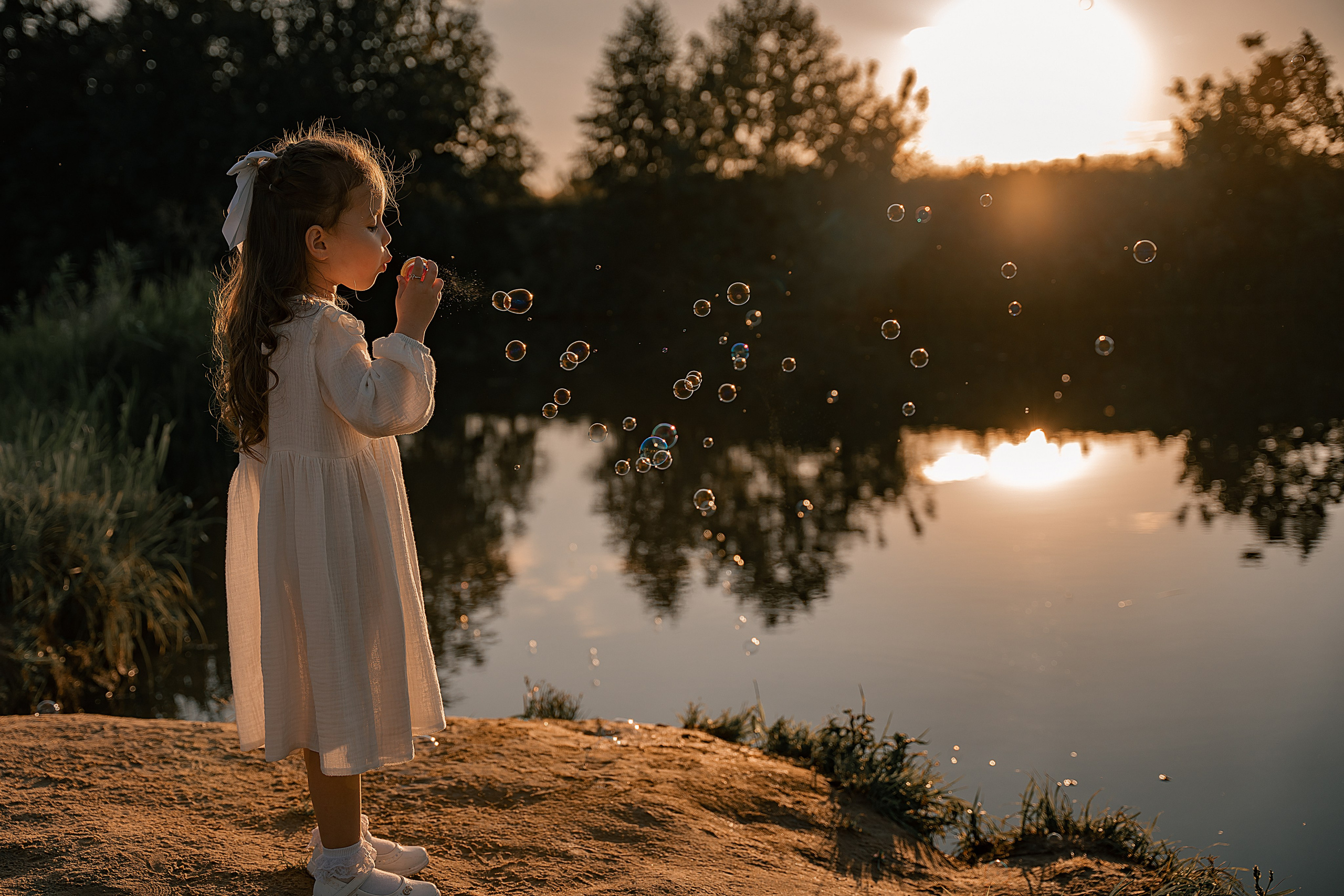 Семья закат улыбки смех