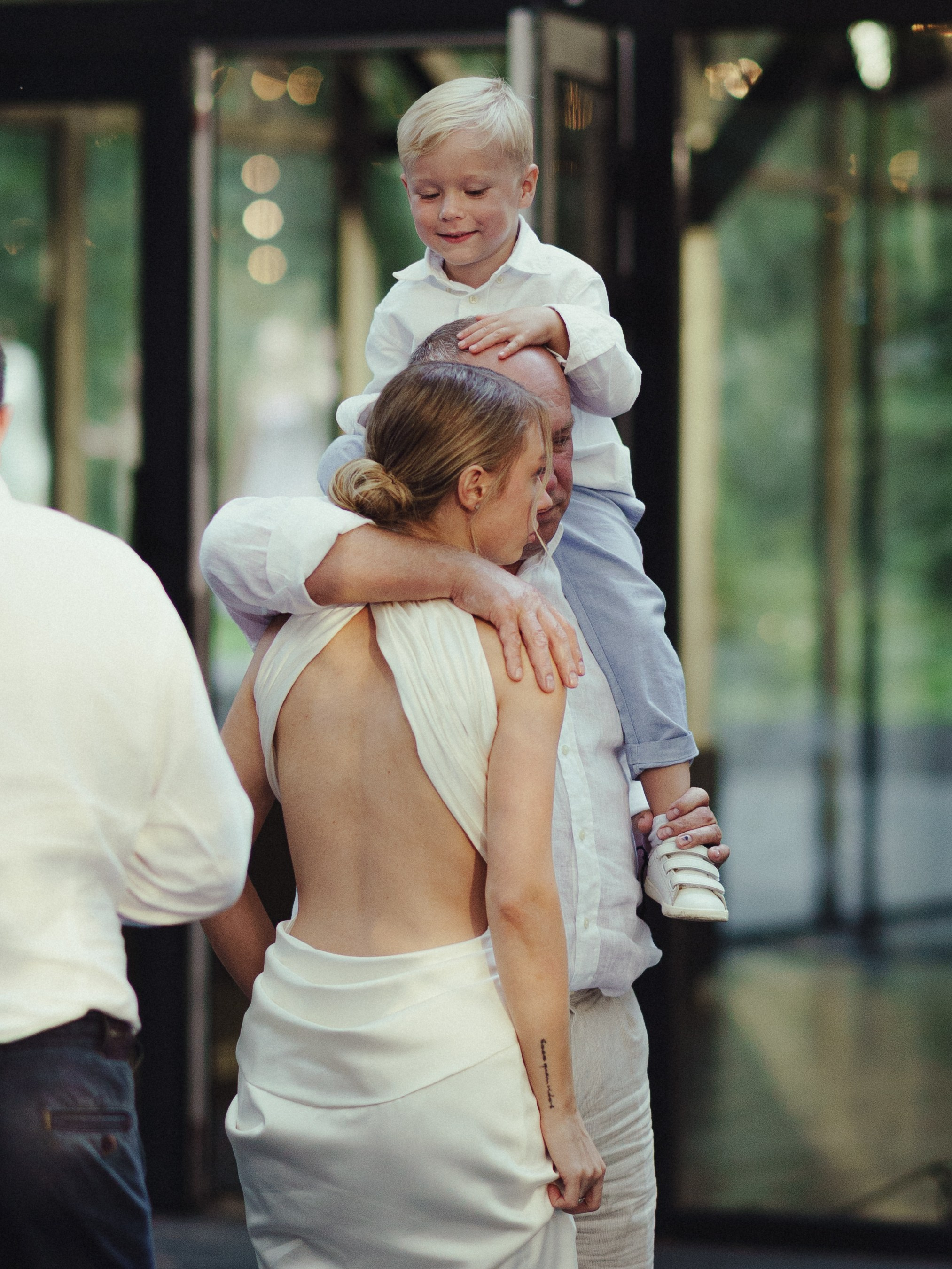 И даже птицы им пели песни. Свадебный фотограф Наташа Алешина