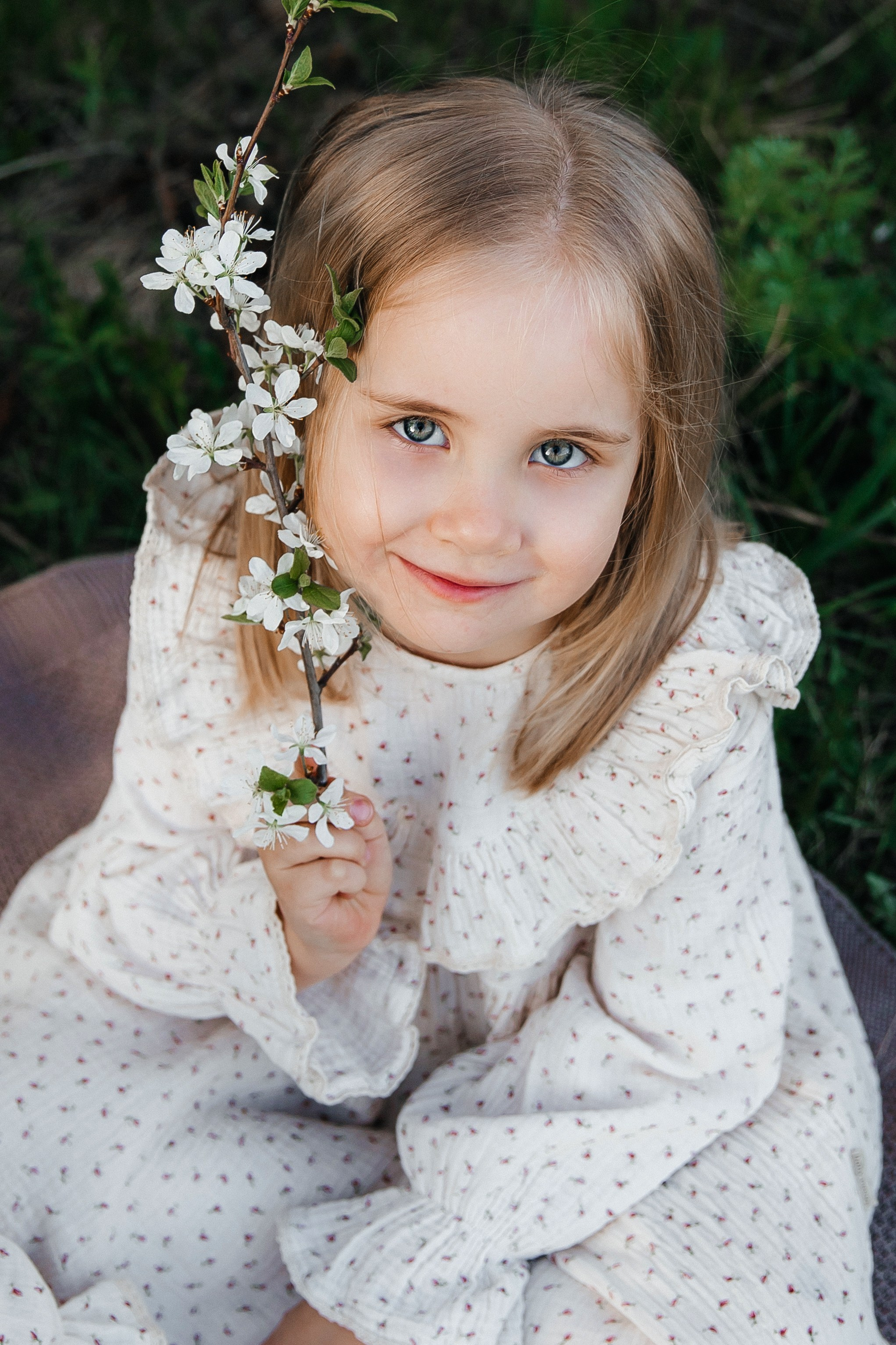 Катя и Маша в вишне. Семейный фотограф документалист в Пензе Лопатинская Татья