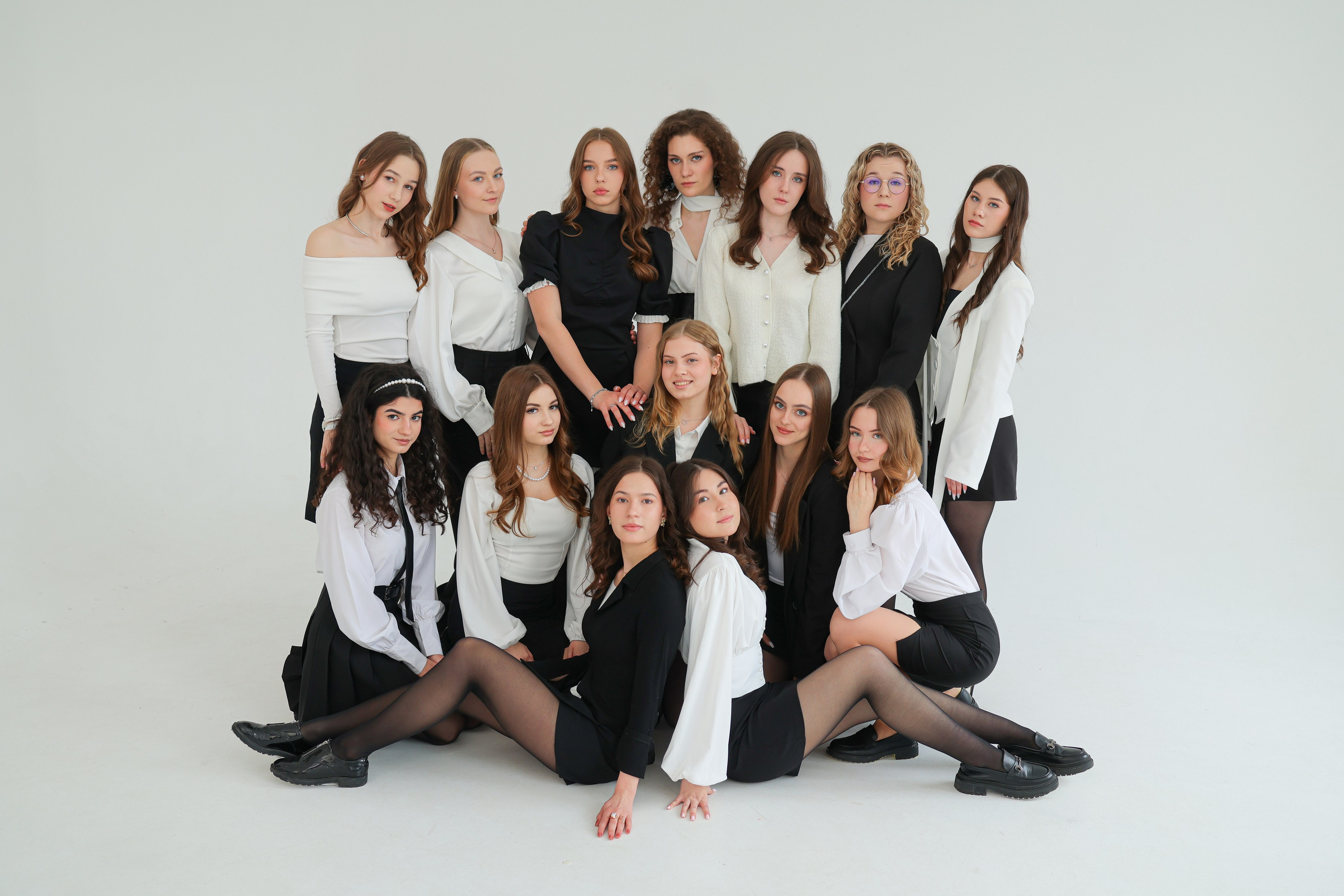 Циклорама 11 класс. Семейный фотограф Тюмень, фотограф на роды Салмина Мария