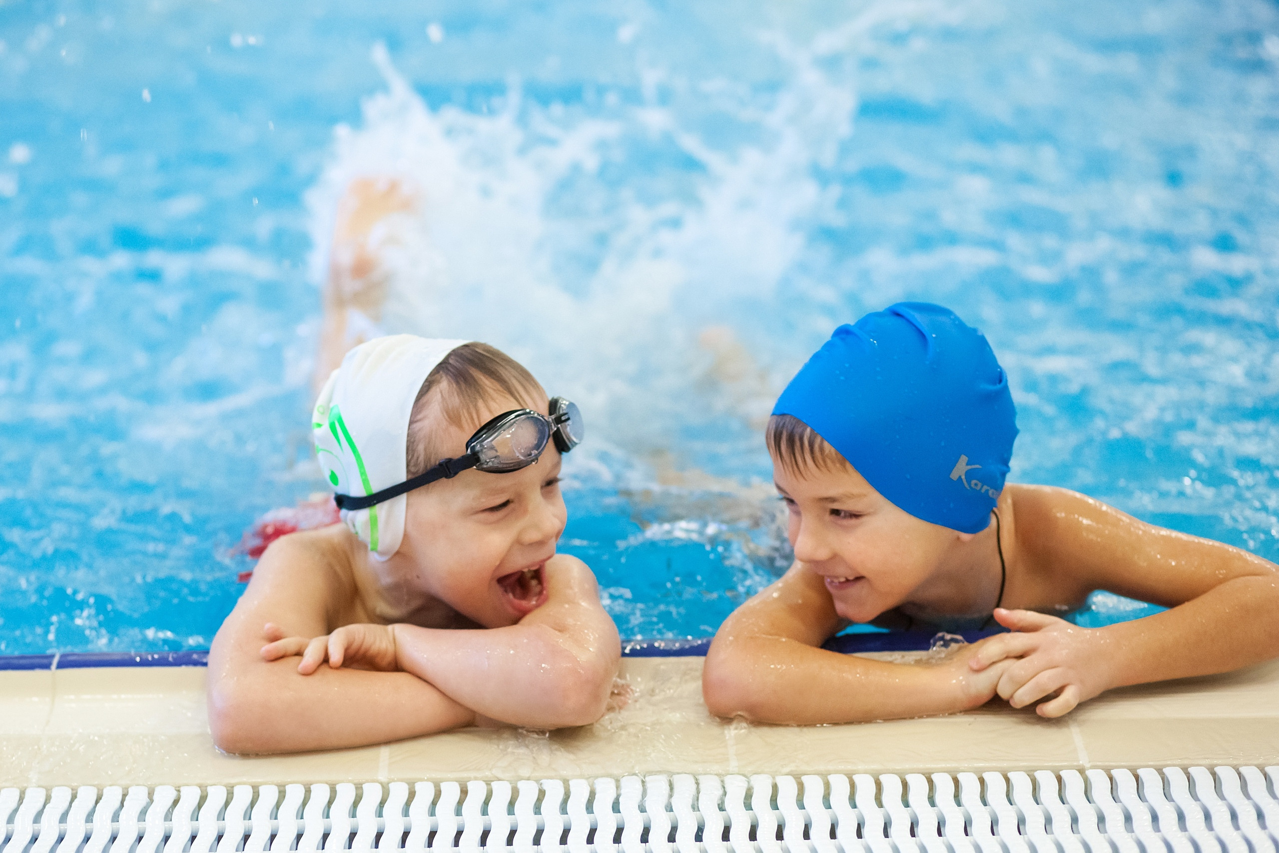 Фотография для выпускных альбомов в детском саду в выпускной группе в подготовительной группе детей фотограф для выпускных альбомов фото детей в бассейне бассейн в детском саду физкультура в бассейне