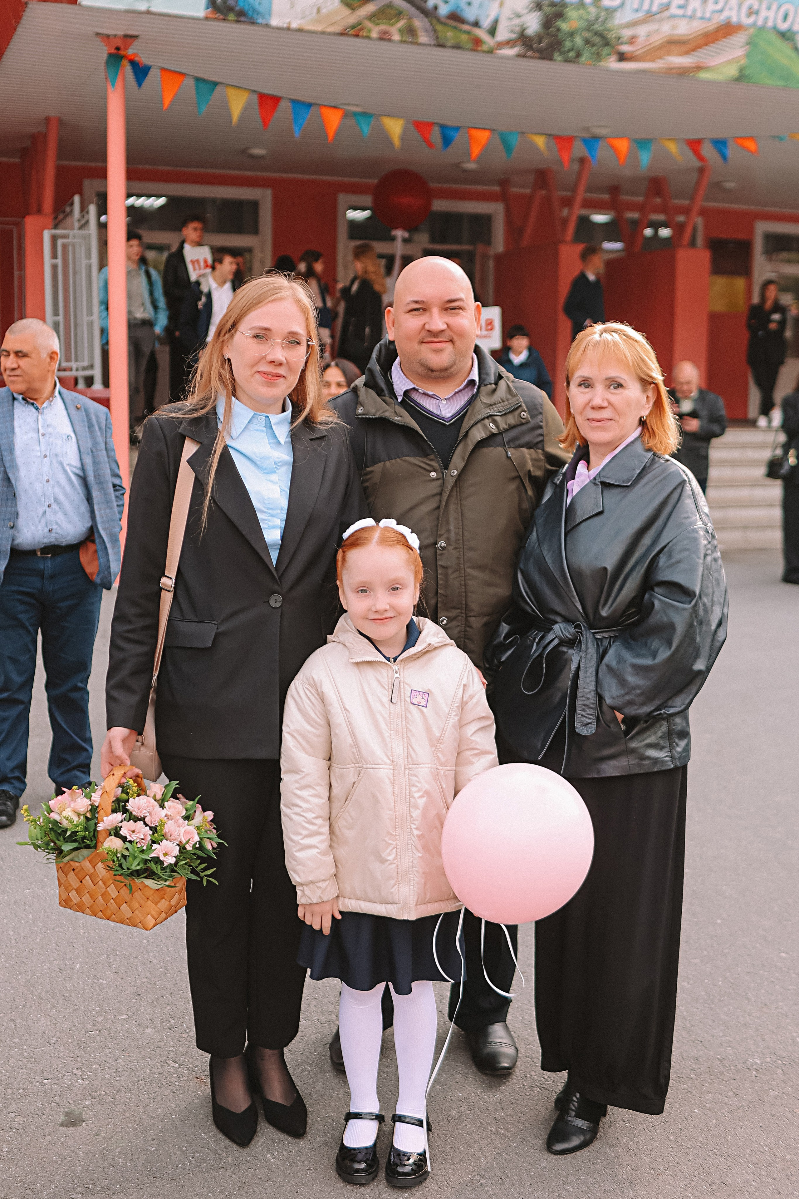 1 сентября линейка+кл час+портреты. Семейный фотограф Тюмень, фотограф на роды Салмина Мария