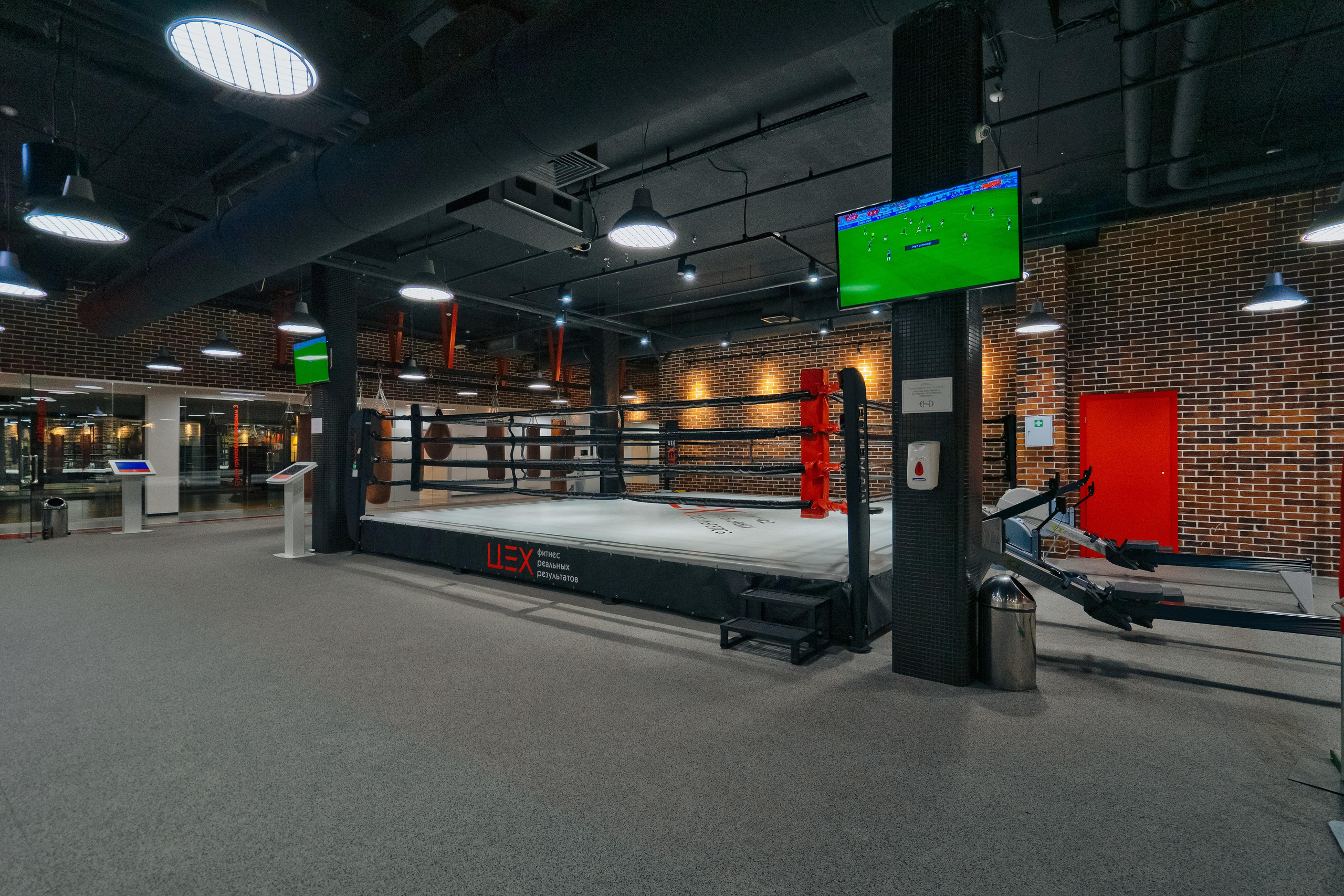 Интерьерная Съемка боксерского ринга. 